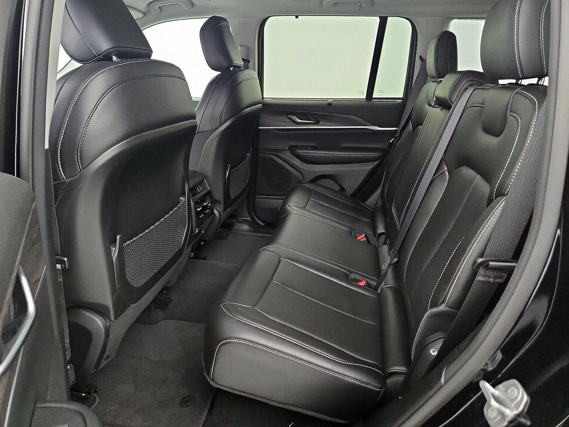 Thumbnail: 2023 Jeep Grand Cherokee - 20