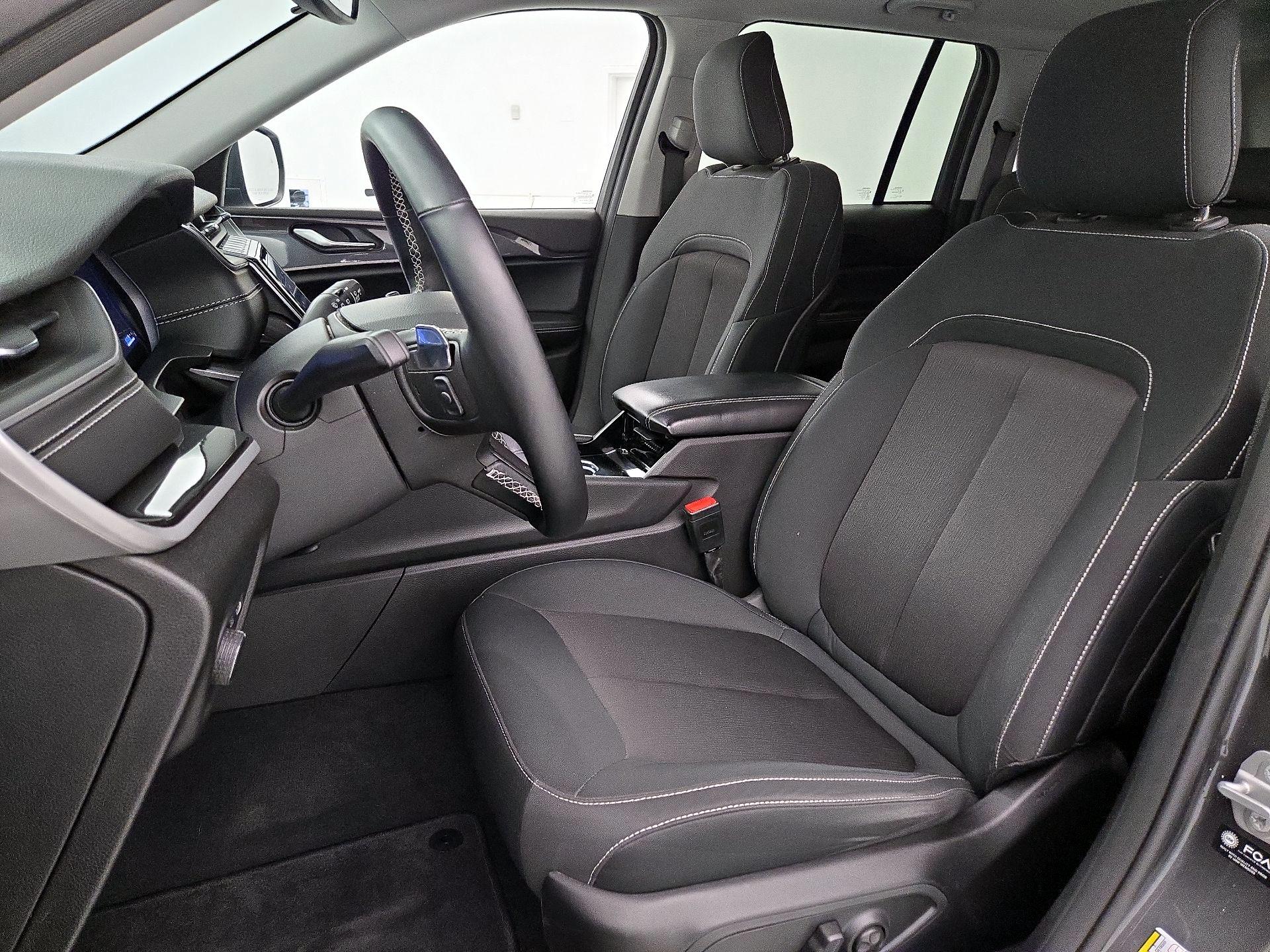 Thumbnail: 2022 Jeep Grand Cherokee - 11