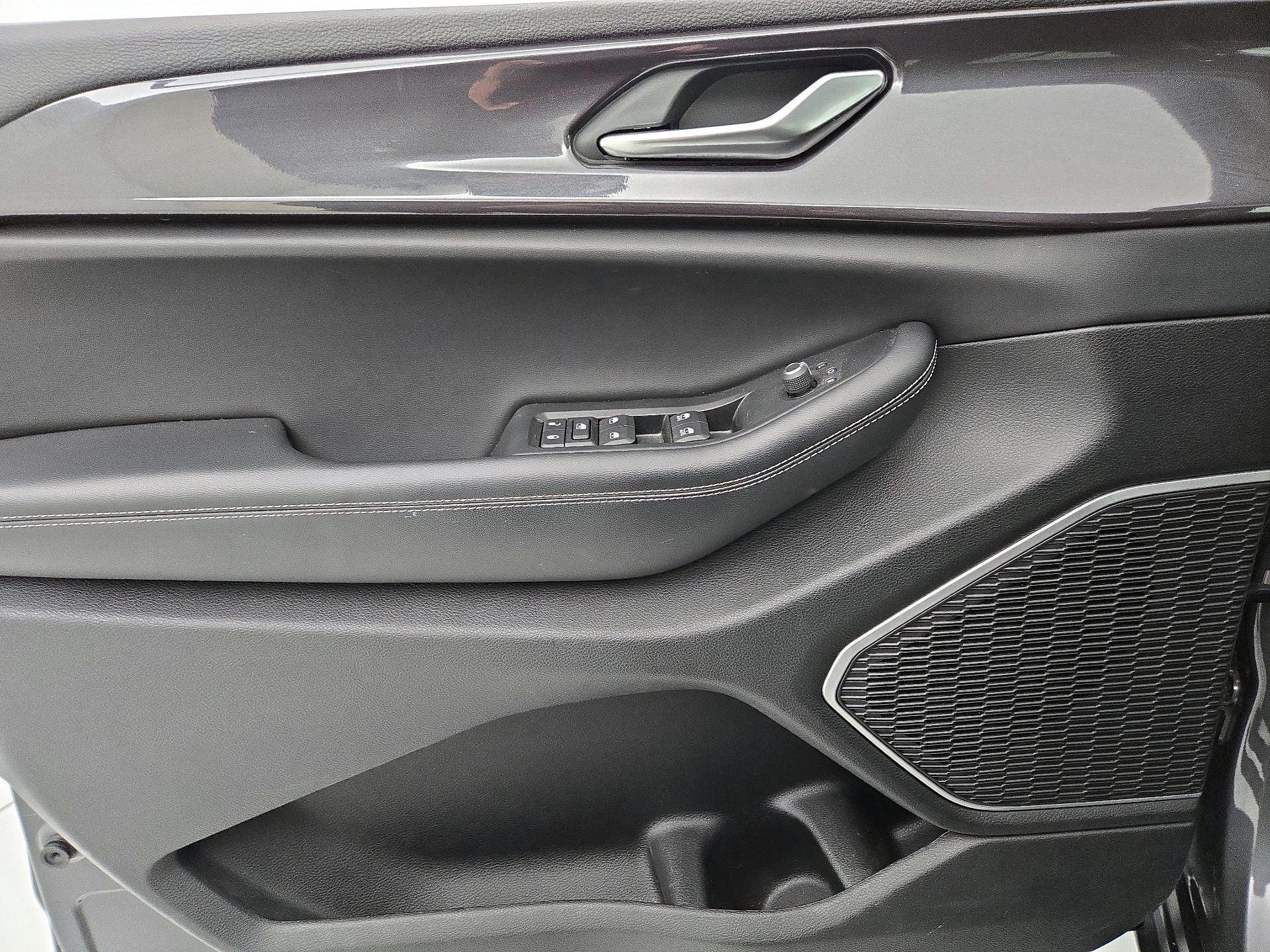 Thumbnail: 2022 Jeep Grand Cherokee - 12