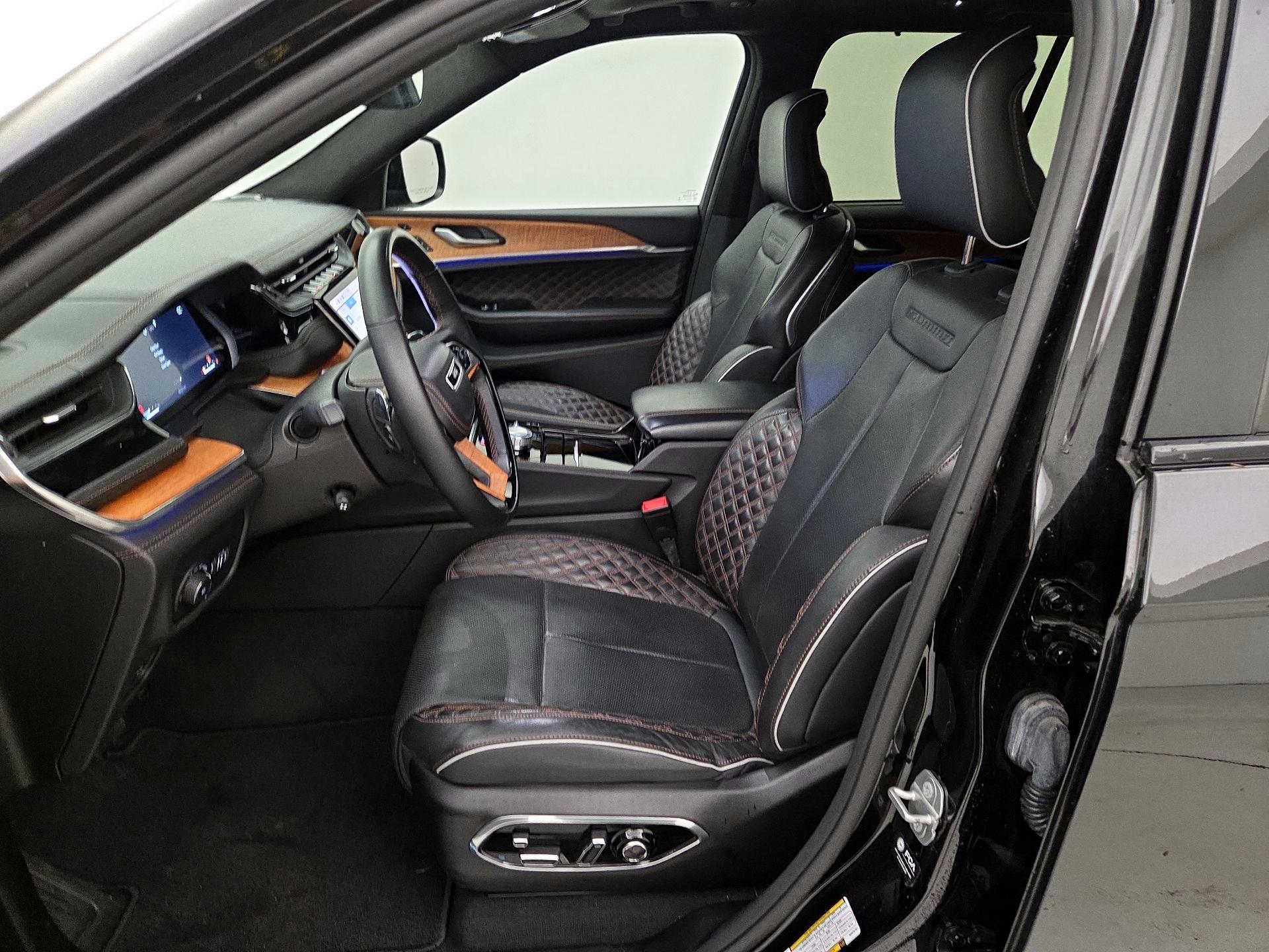 Thumbnail: 2022 Jeep Grand Cherokee - 11