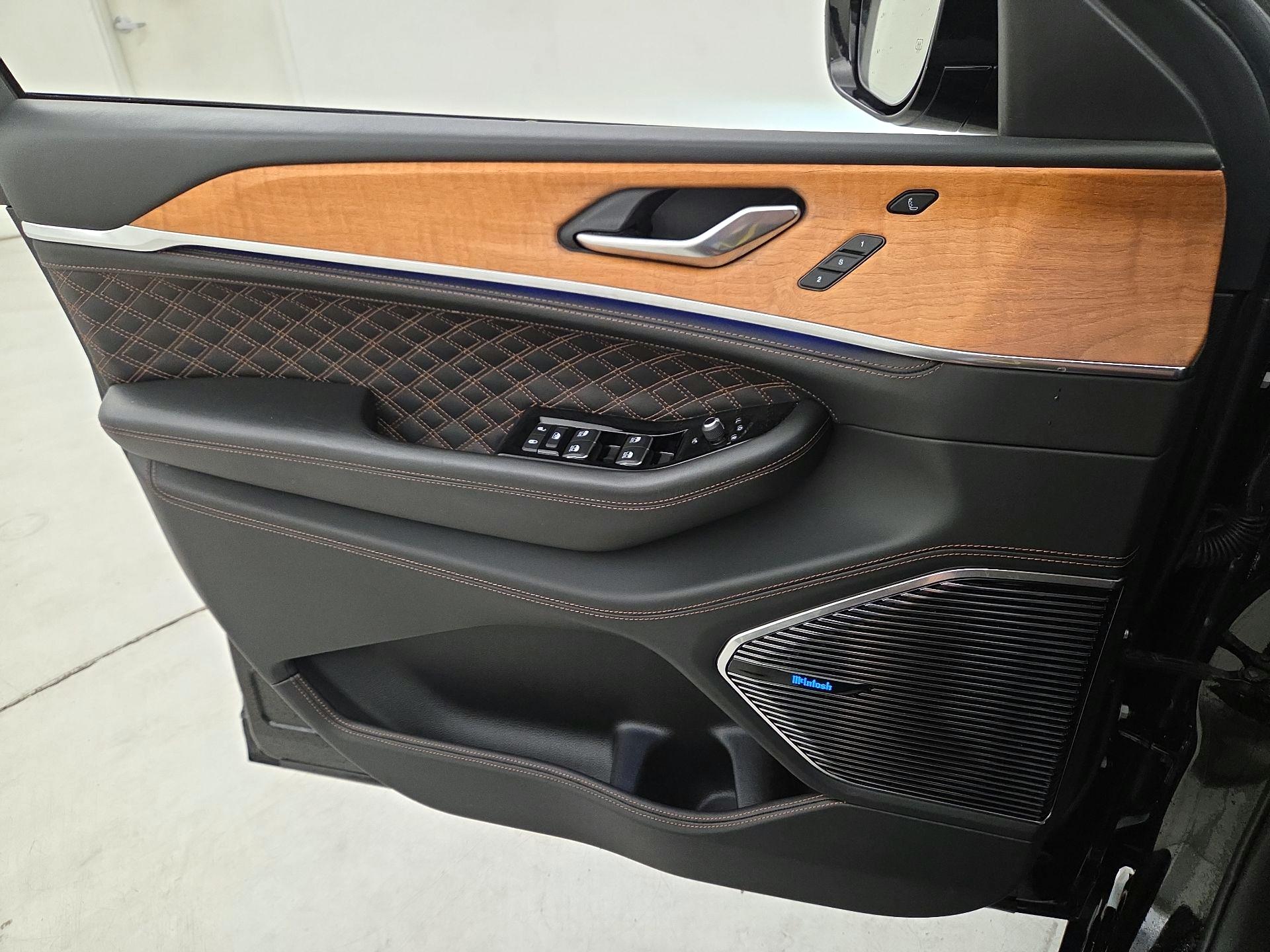 Thumbnail: 2022 Jeep Grand Cherokee - 12