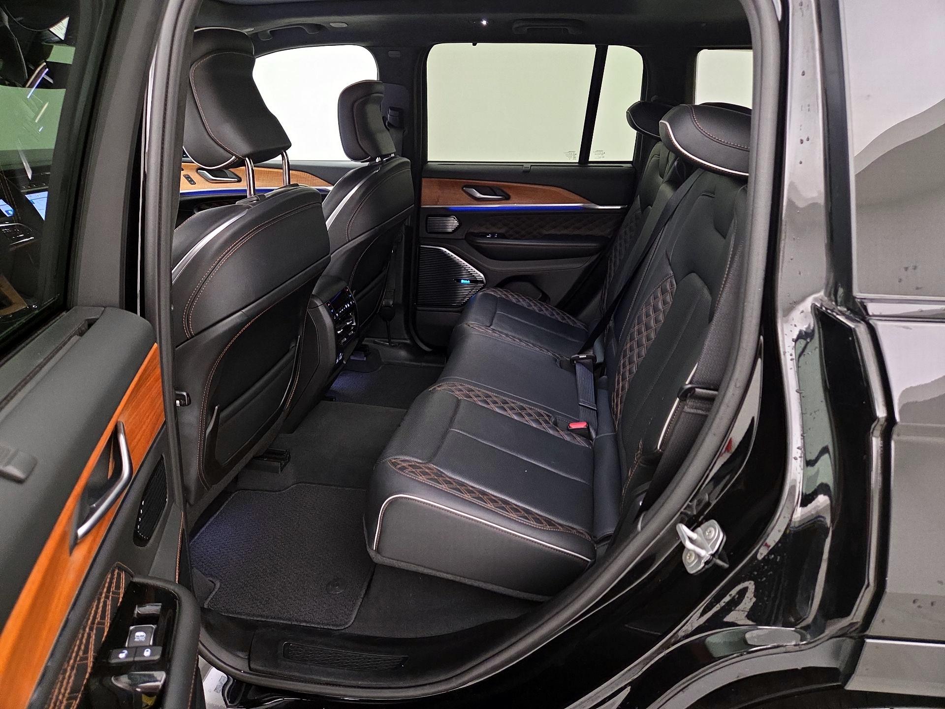 Thumbnail: 2022 Jeep Grand Cherokee - 18