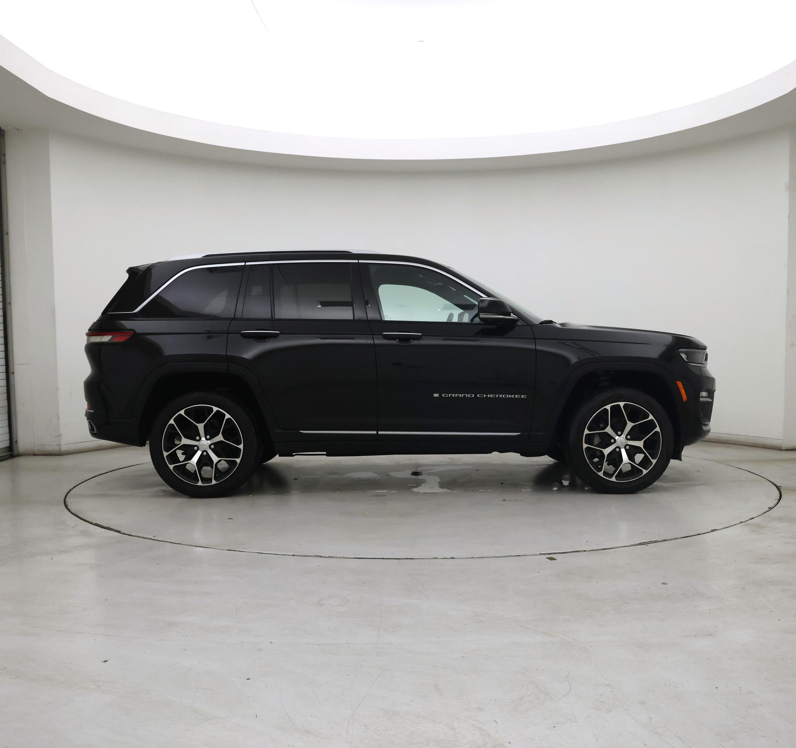 Thumbnail: 2022 Jeep Grand Cherokee - 7