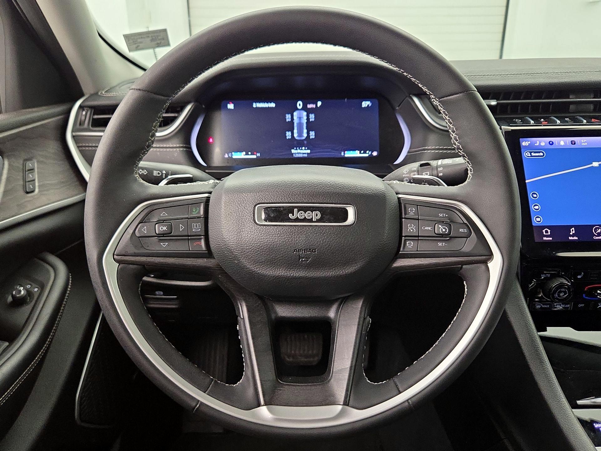 Thumbnail: 2023 Jeep Grand Cherokee - 10