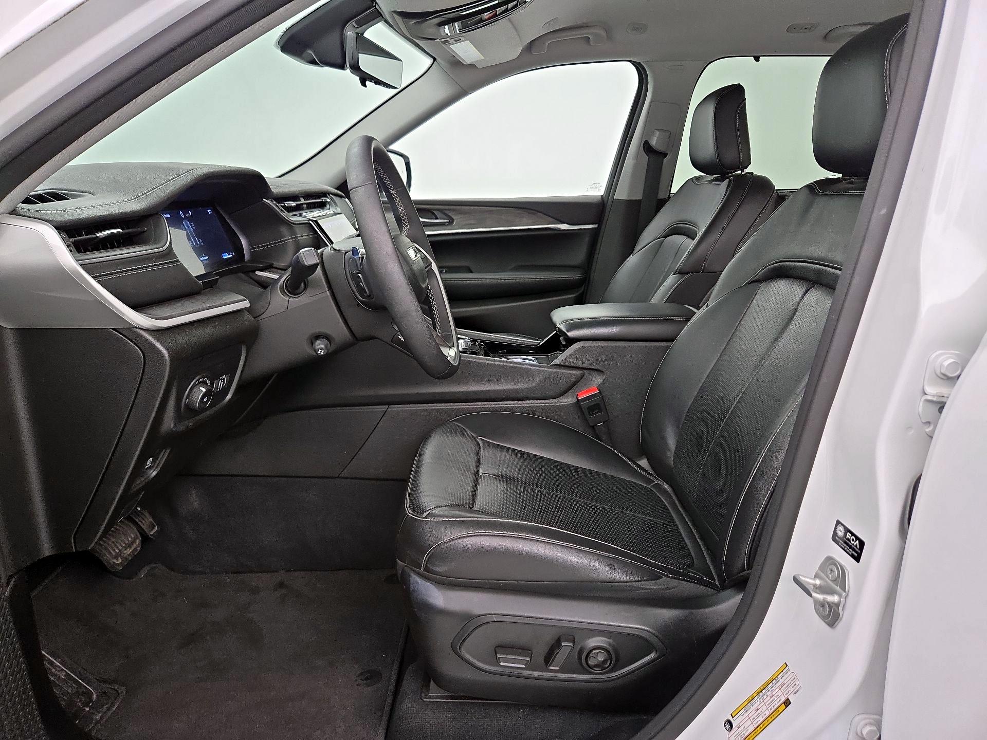 Thumbnail: 2023 Jeep Grand Cherokee - 11