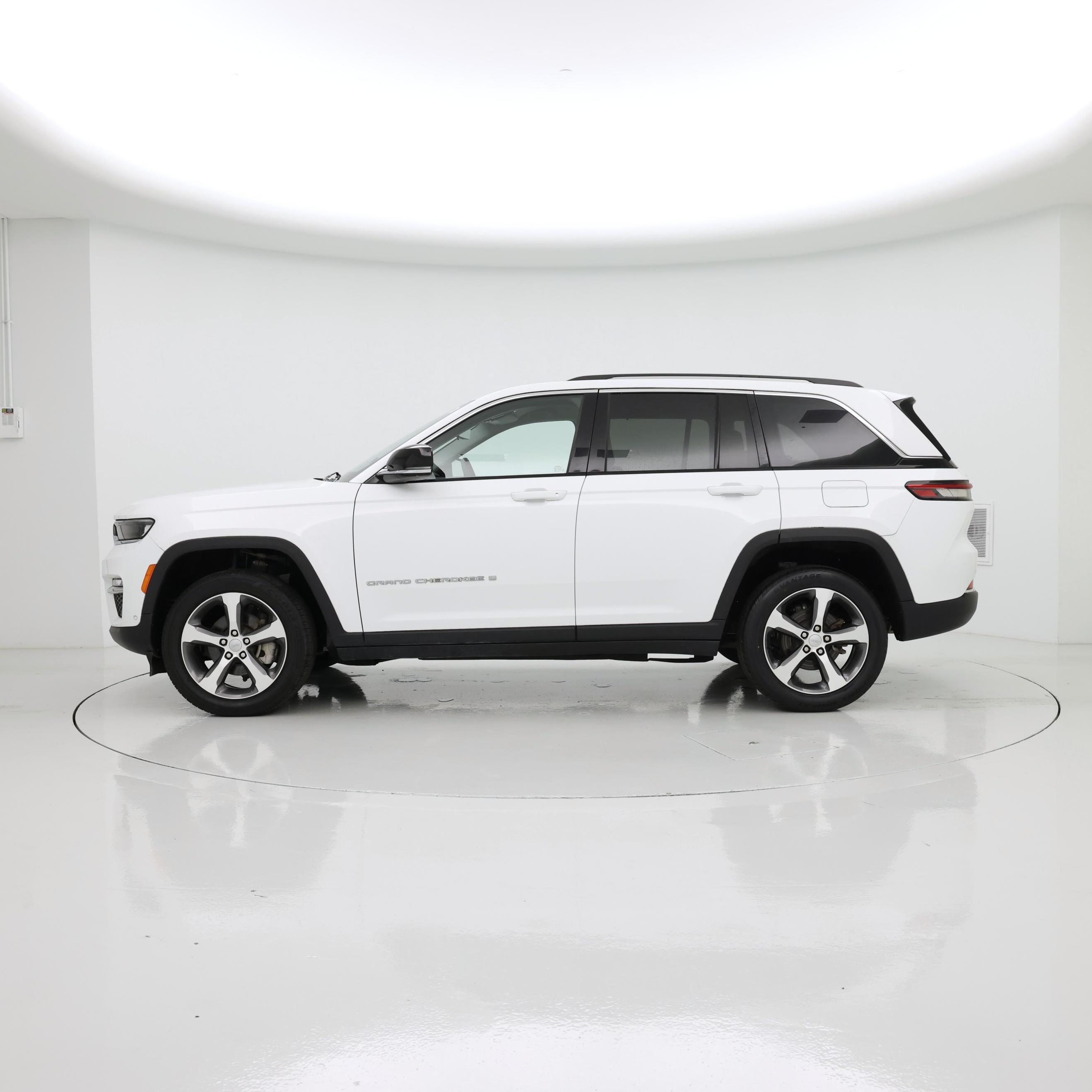 Thumbnail: 2023 Jeep Grand Cherokee - 3