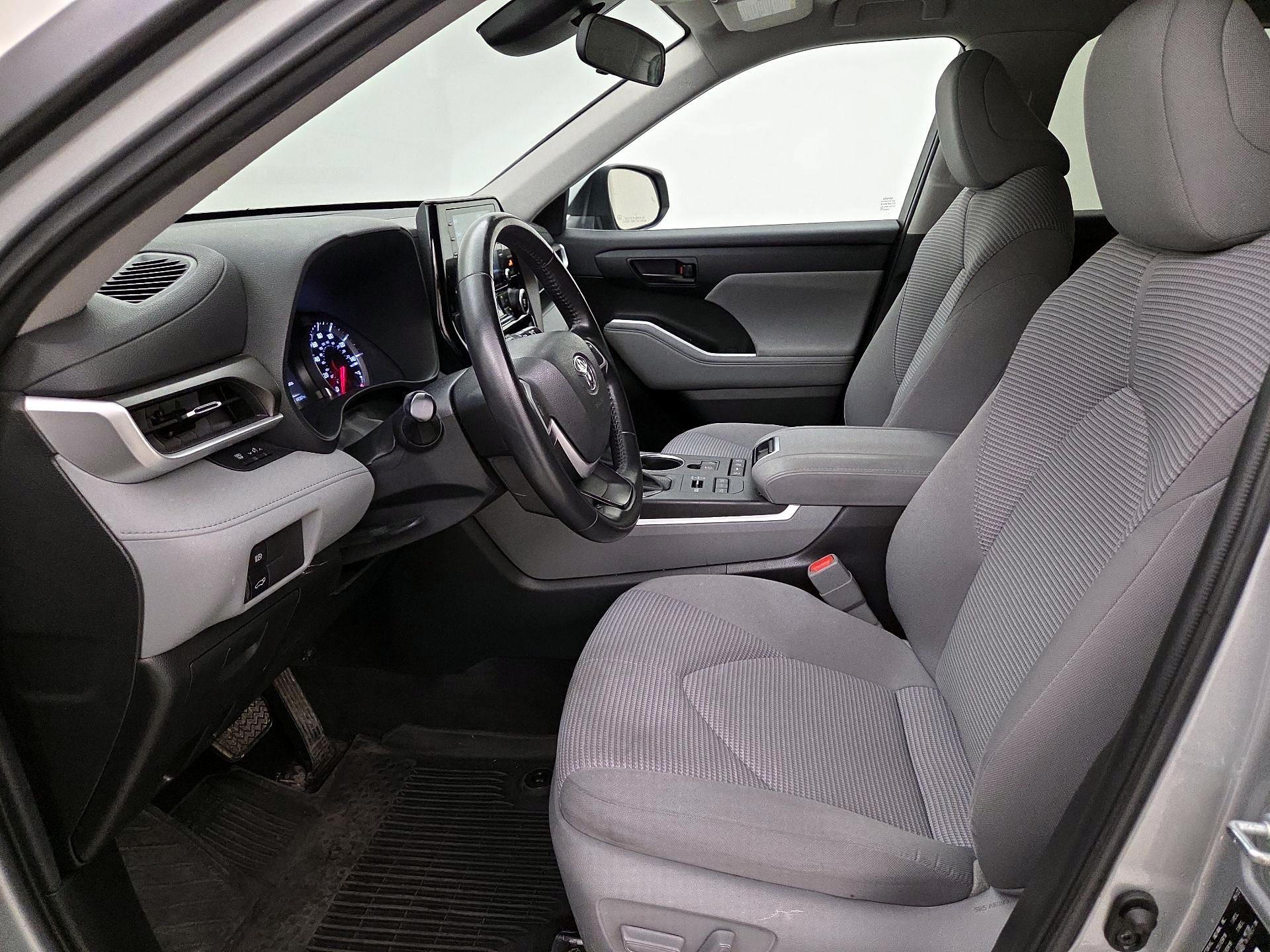 Thumbnail: 2022 Toyota Highlander - 11