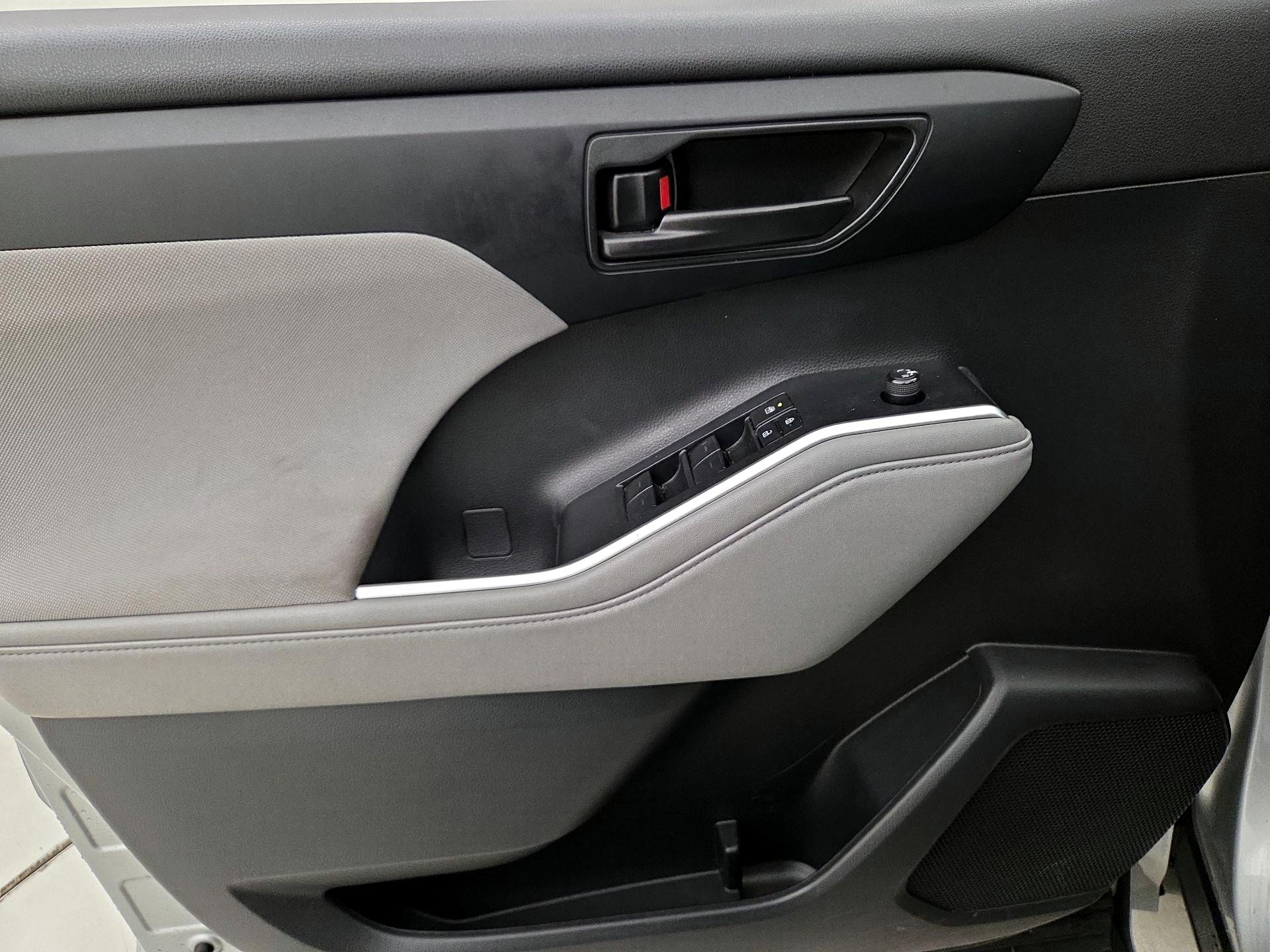 Thumbnail: 2022 Toyota Highlander - 12