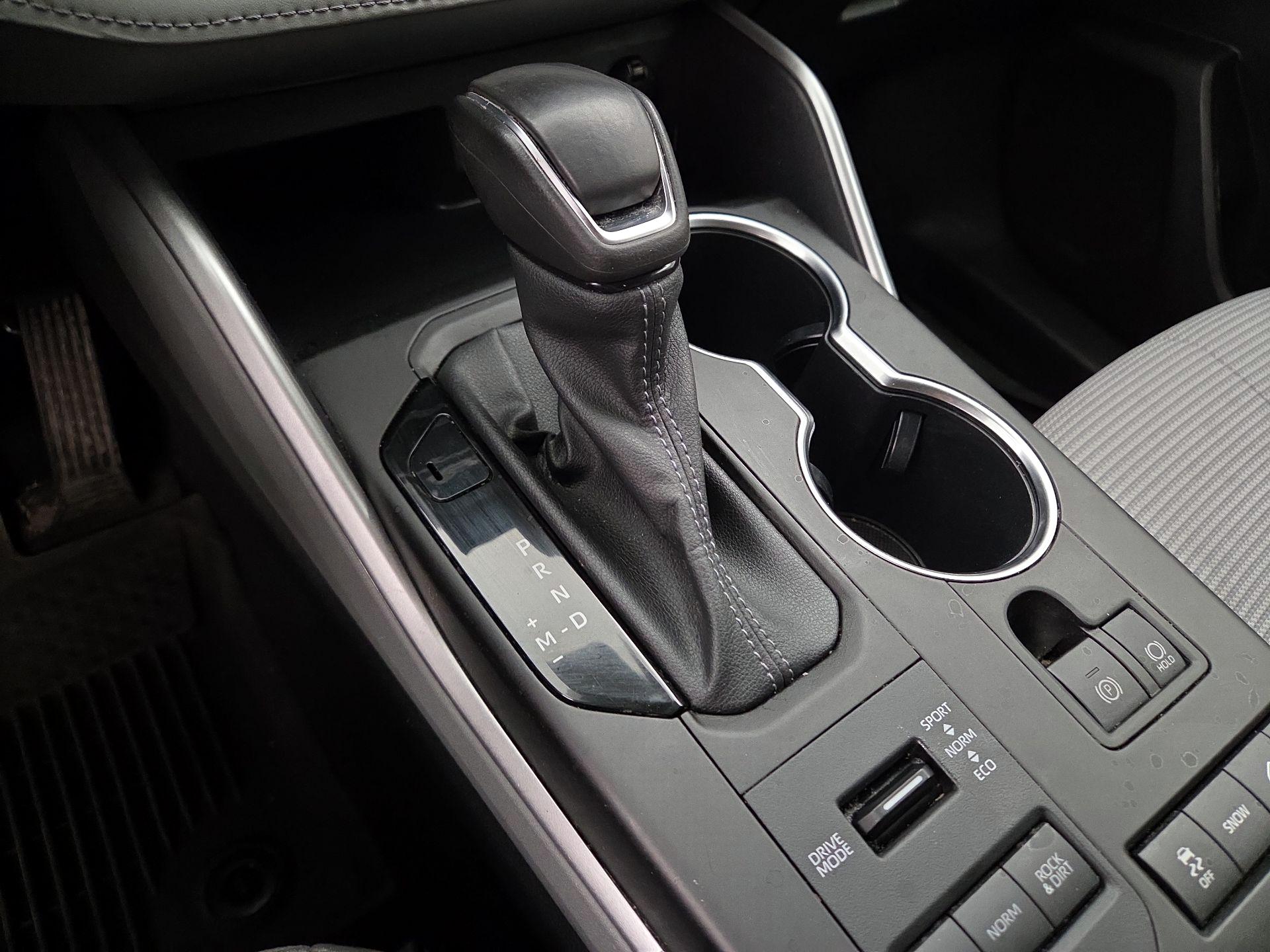 Thumbnail: 2022 Toyota Highlander - 17