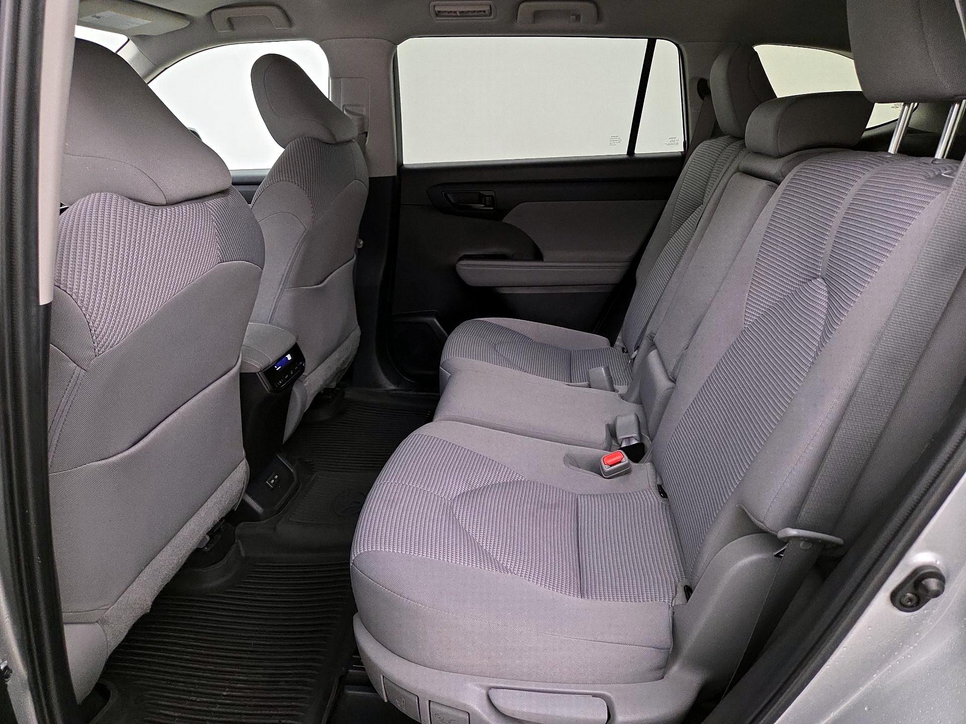 Thumbnail: 2022 Toyota Highlander - 19