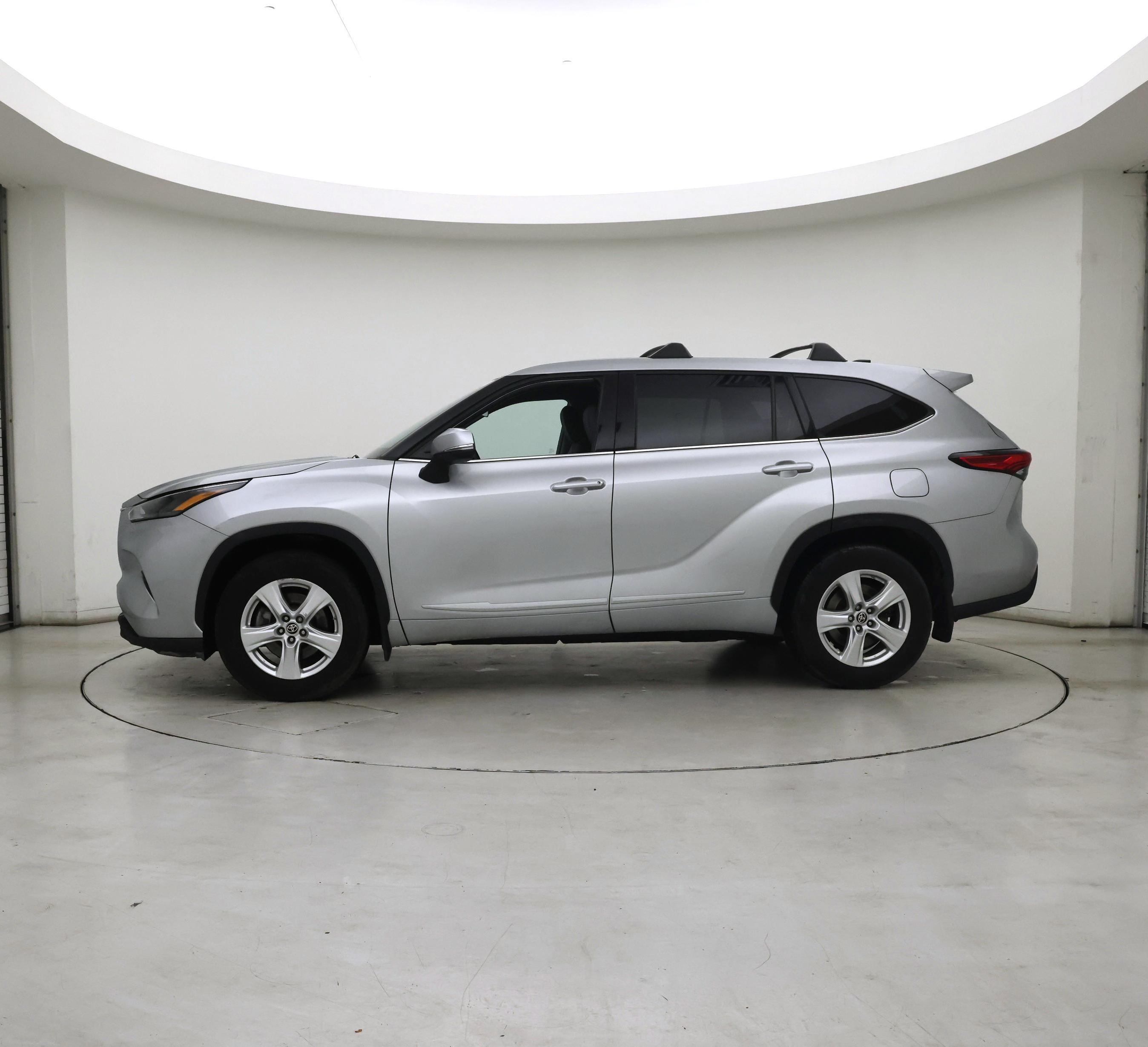Thumbnail: 2022 Toyota Highlander - 3