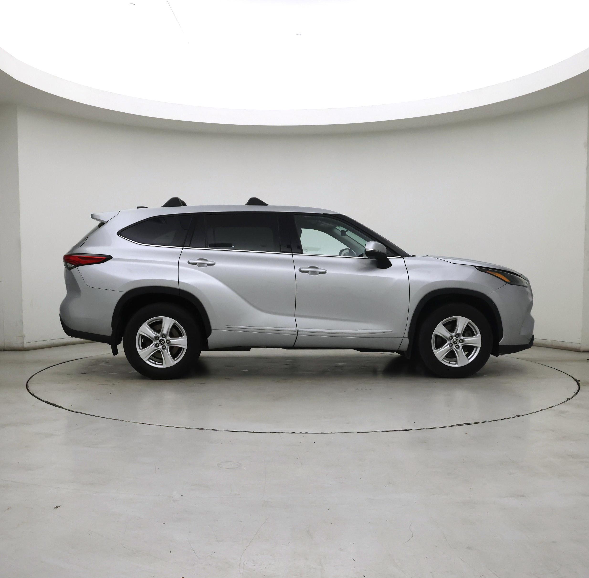 Thumbnail: 2022 Toyota Highlander - 7