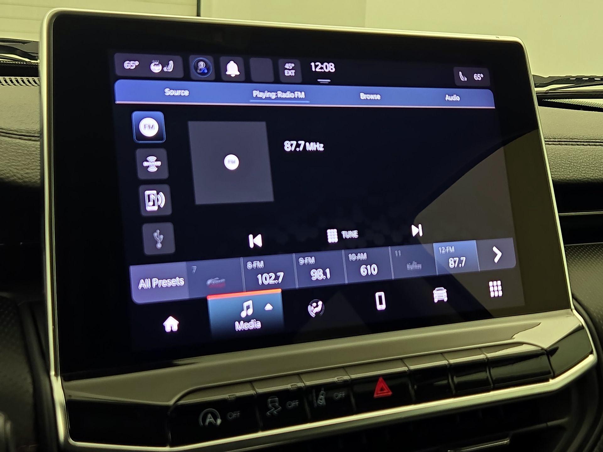 Thumbnail: 2022 Jeep Compass - 15