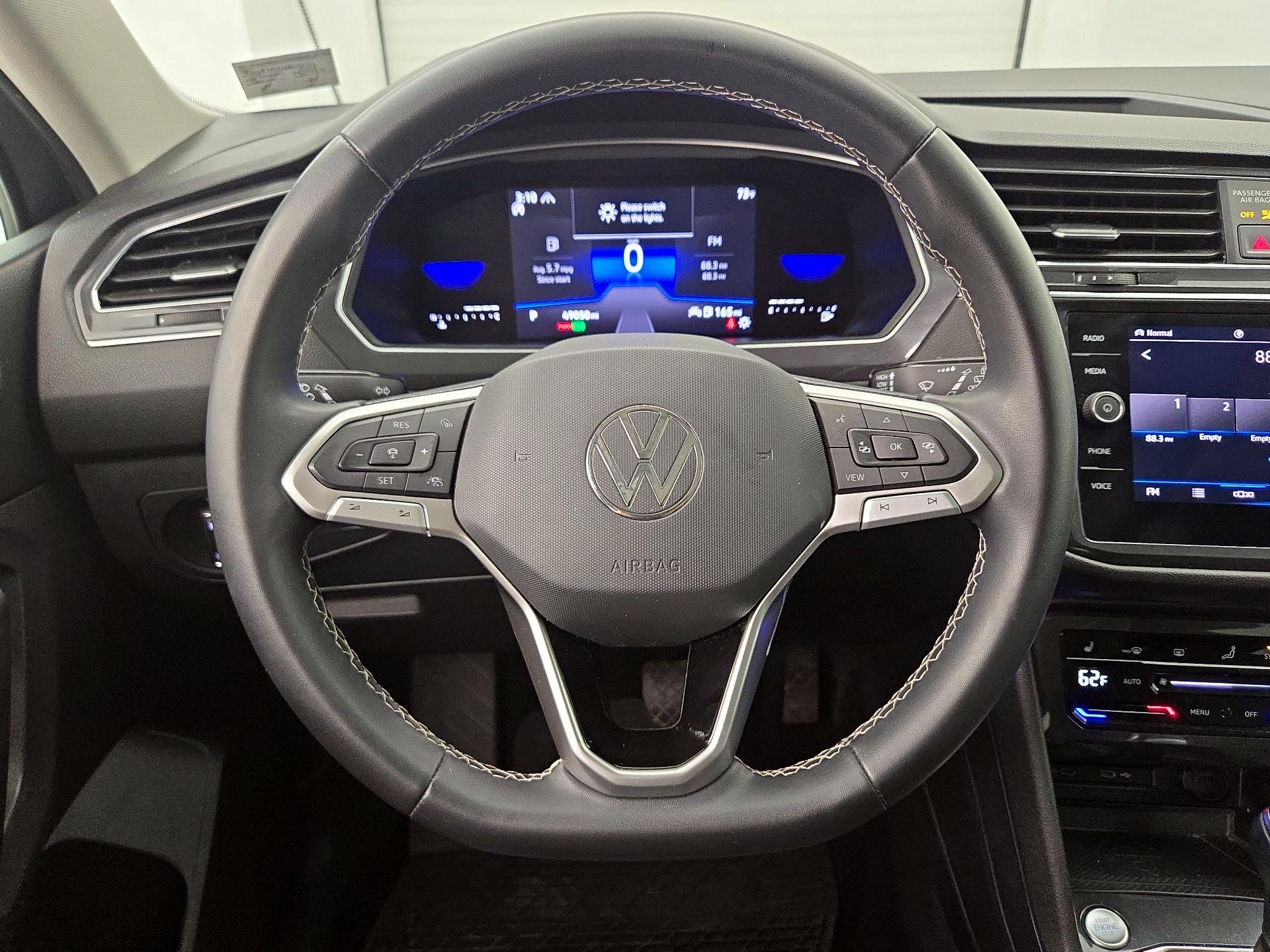 Thumbnail: 2022 Volkswagen Tiguan - 10