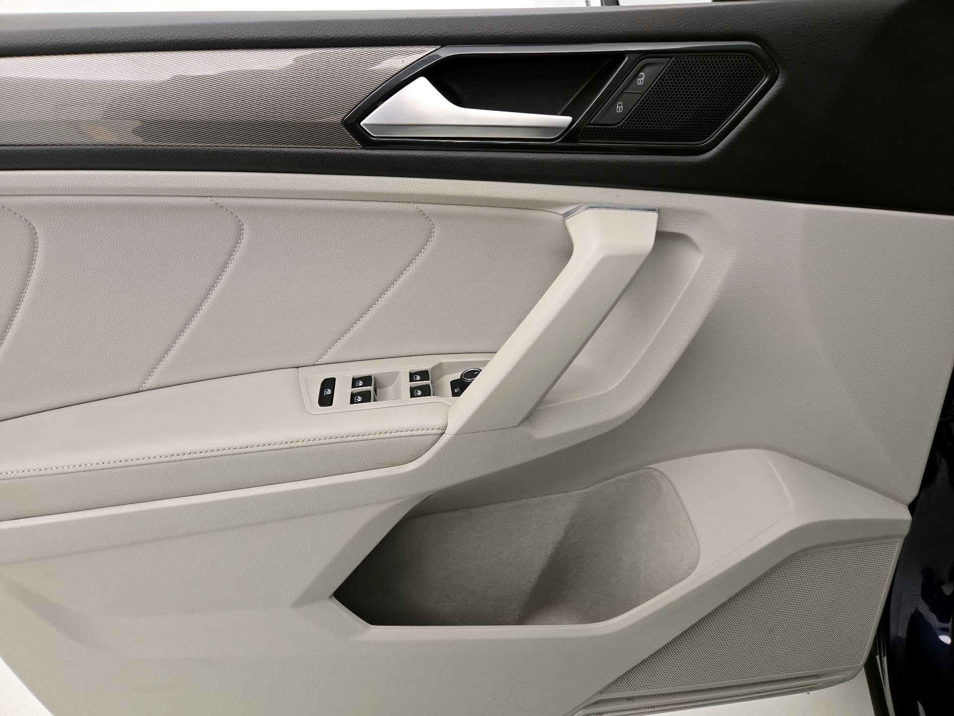 Thumbnail: 2022 Volkswagen Tiguan - 12