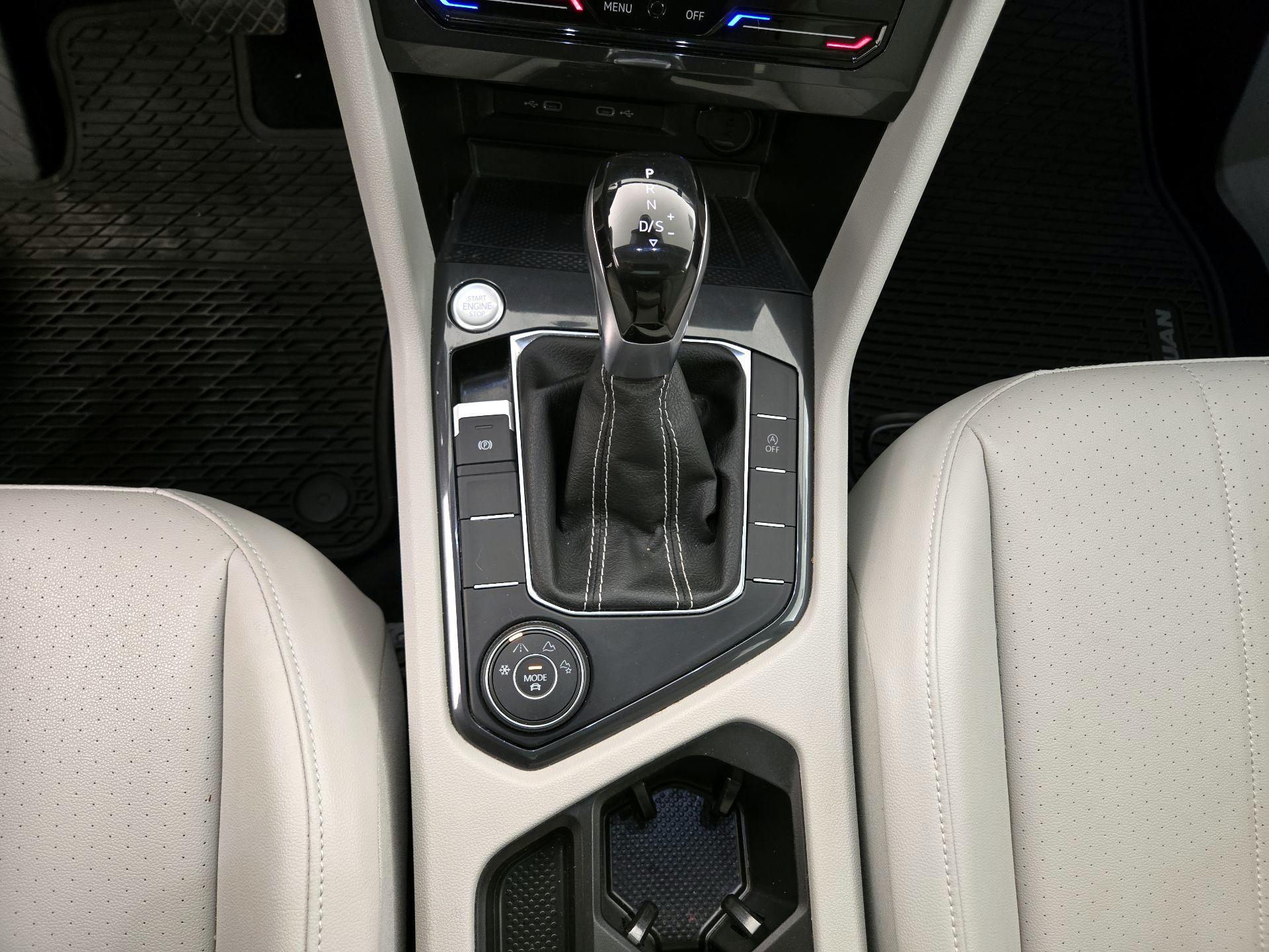 Thumbnail: 2022 Volkswagen Tiguan - 17