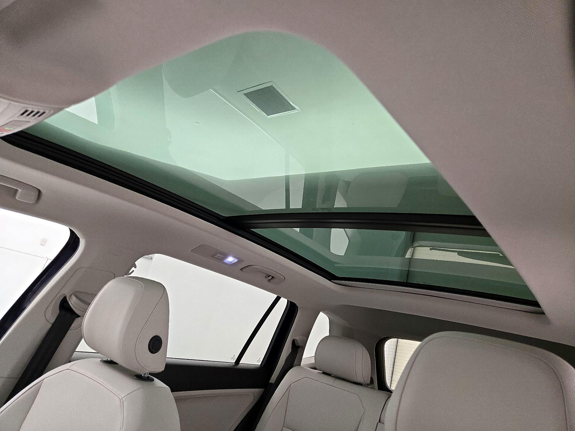 Thumbnail: 2022 Volkswagen Tiguan - 19