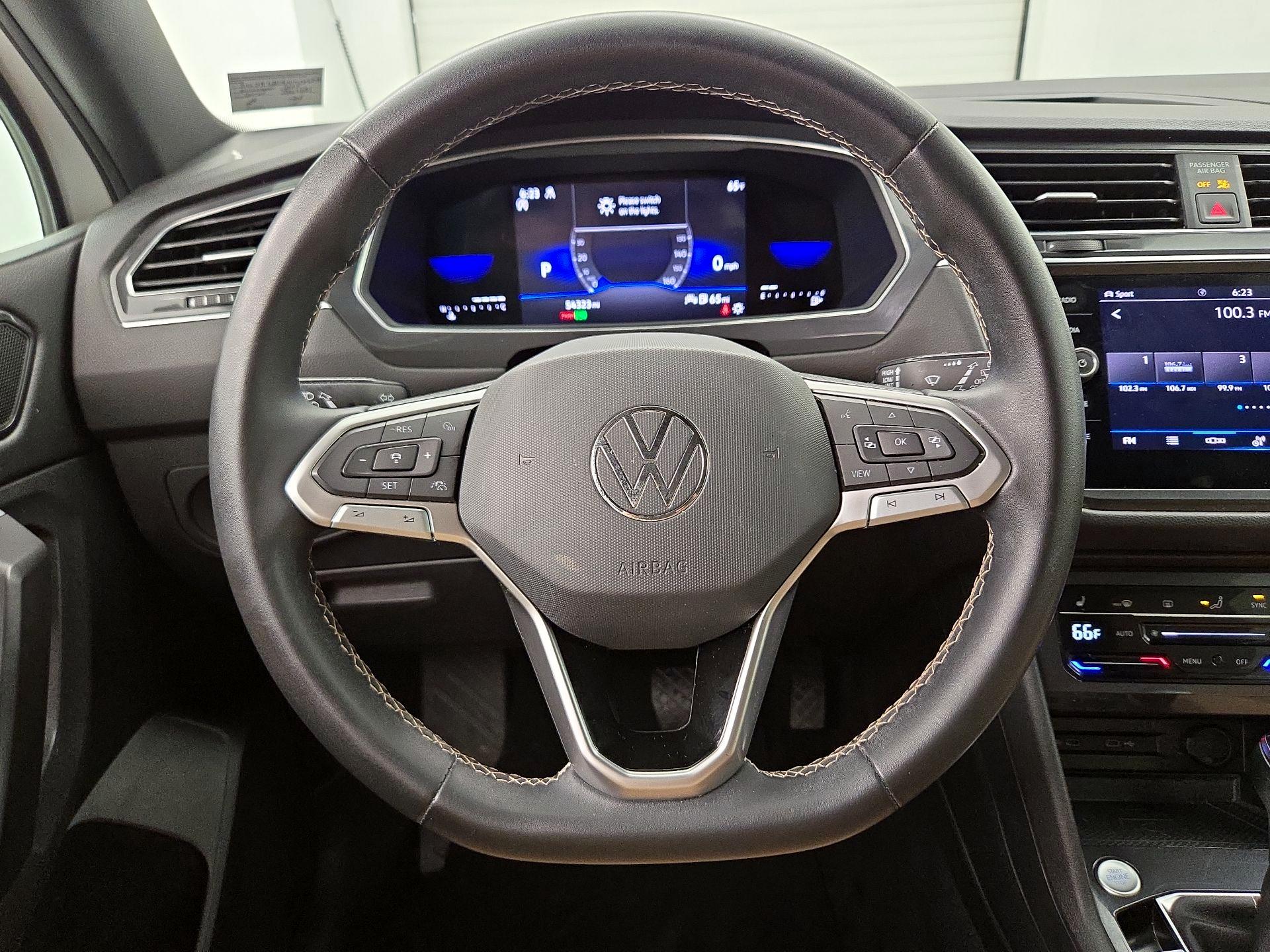 Thumbnail: 2022 Volkswagen Tiguan - 10