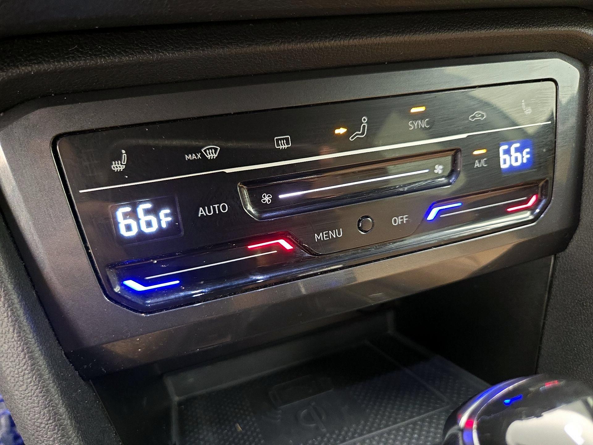 Thumbnail: 2022 Volkswagen Tiguan - 16