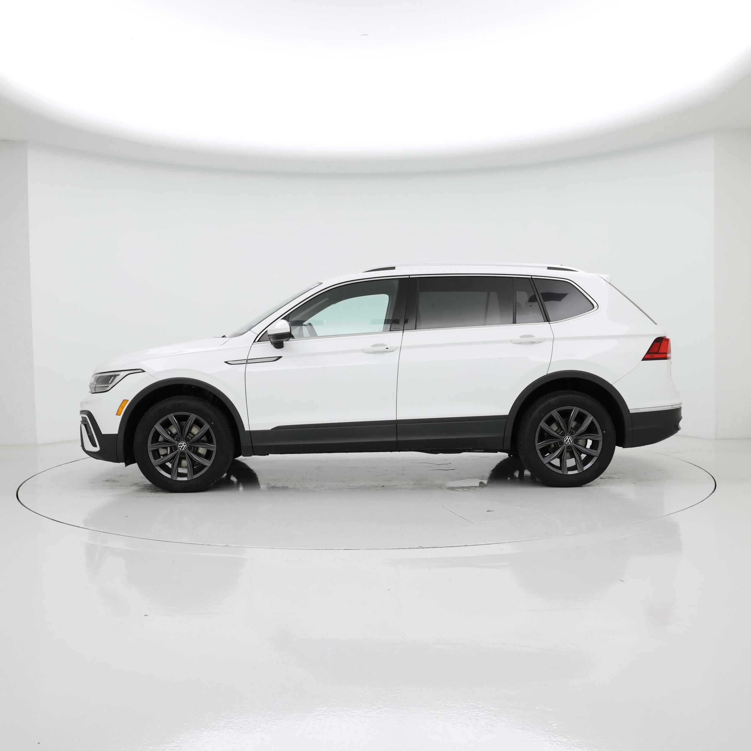 Thumbnail: 2022 Volkswagen Tiguan - 3