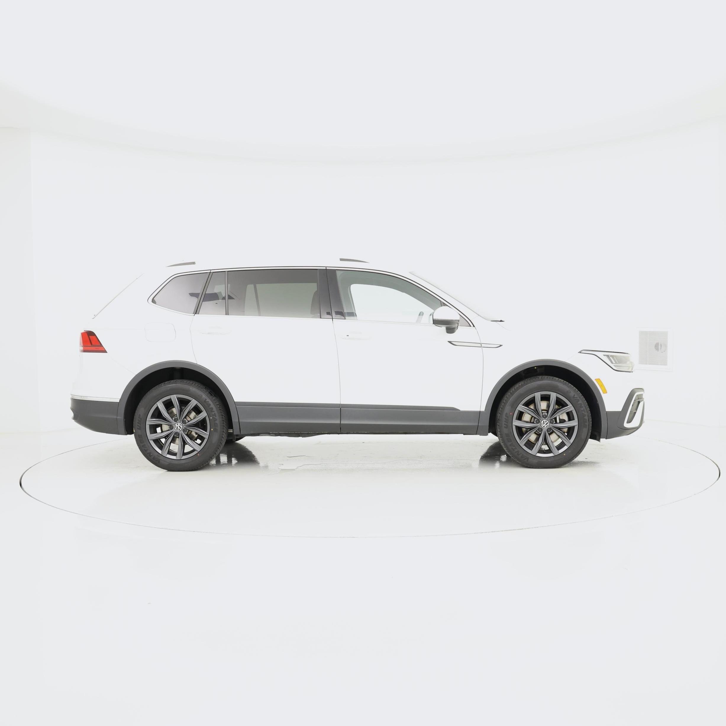 Thumbnail: 2022 Volkswagen Tiguan - 7