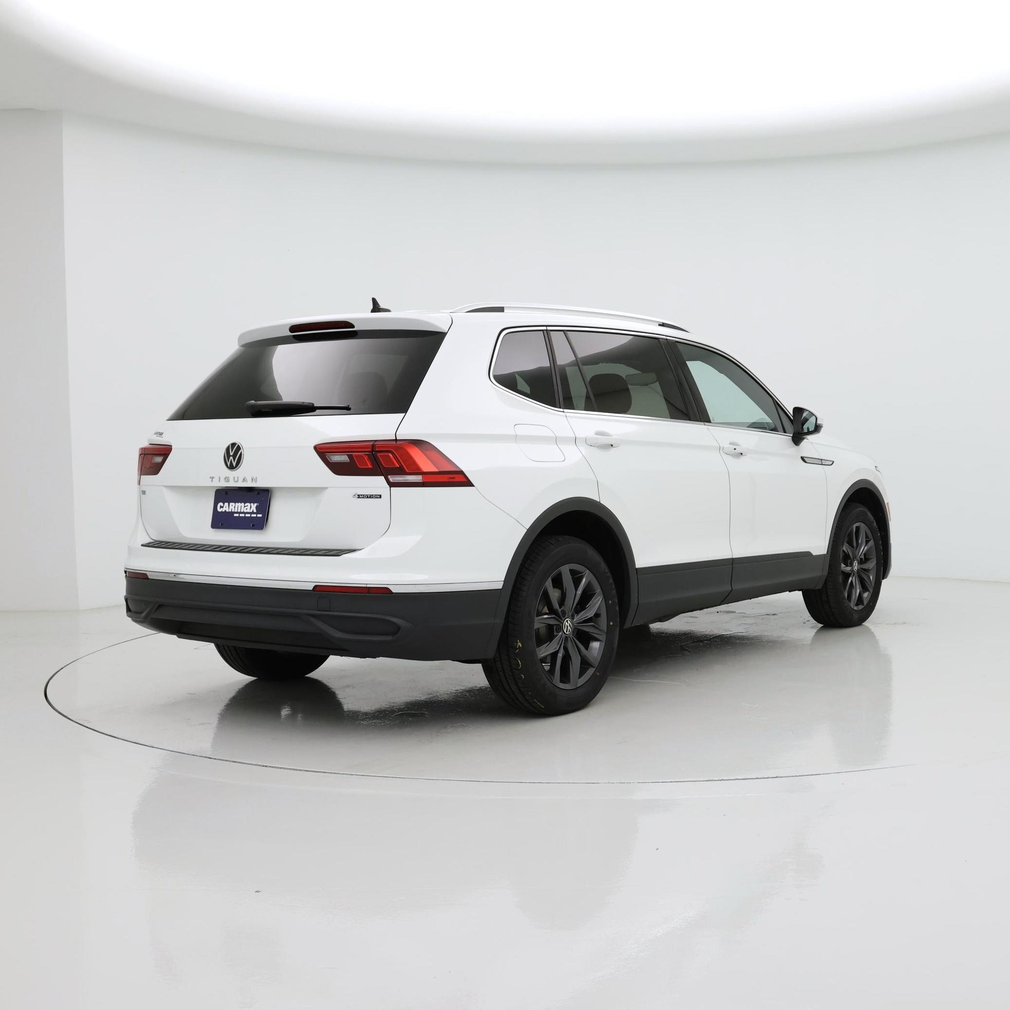 Thumbnail: 2022 Volkswagen Tiguan - 8