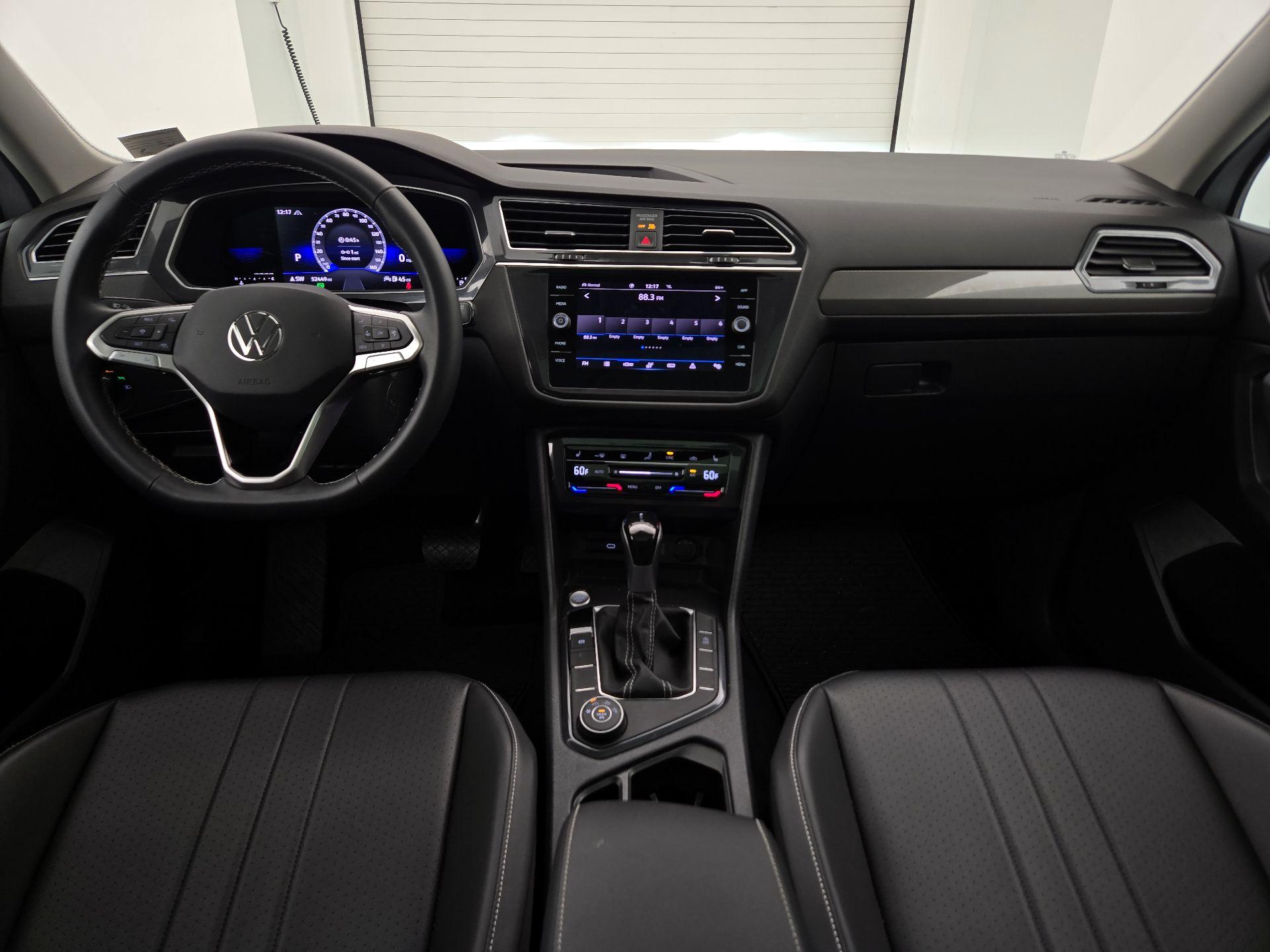 Thumbnail: 2022 Volkswagen Tiguan - 9