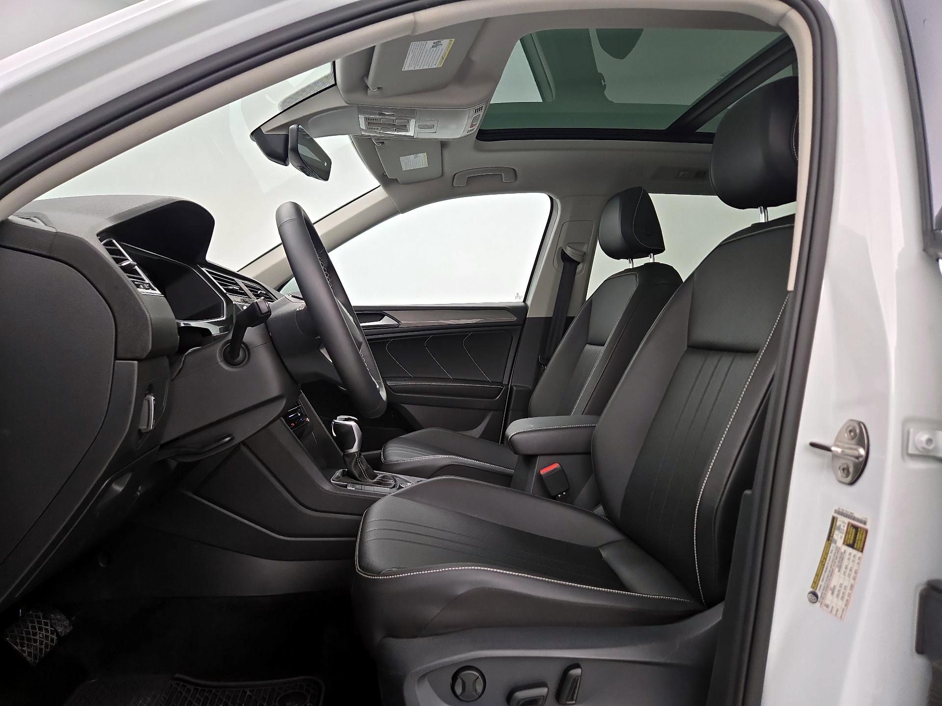 Thumbnail: 2022 Volkswagen Tiguan - 11