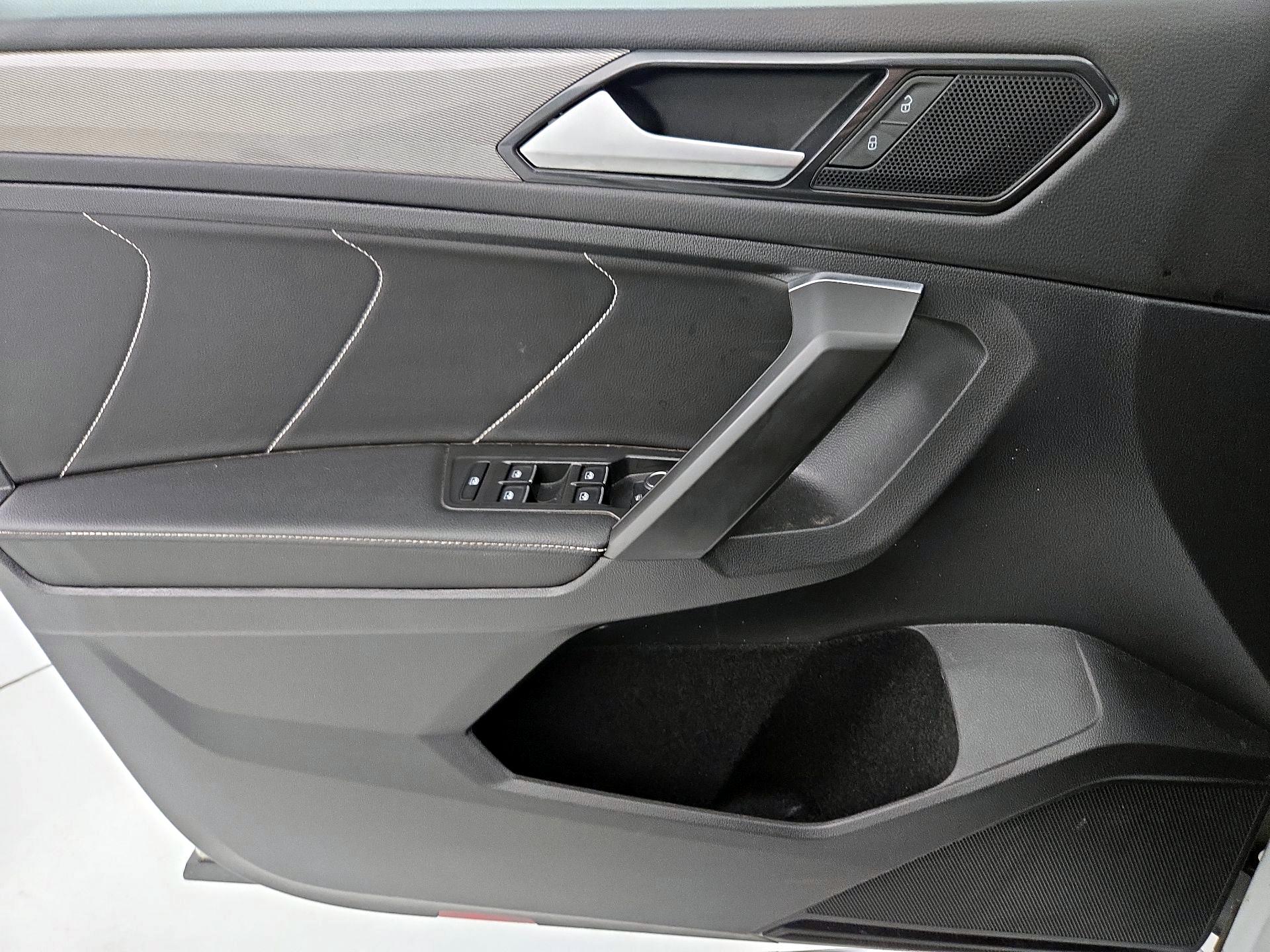 Thumbnail: 2022 Volkswagen Tiguan - 12