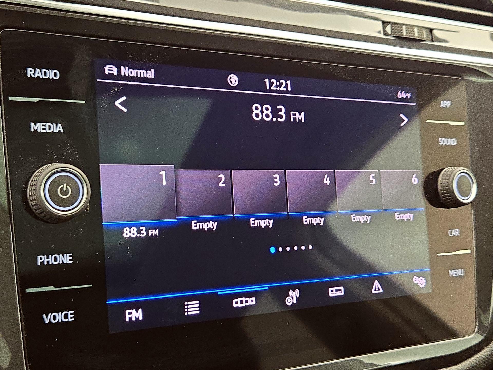 Thumbnail: 2022 Volkswagen Tiguan - 15