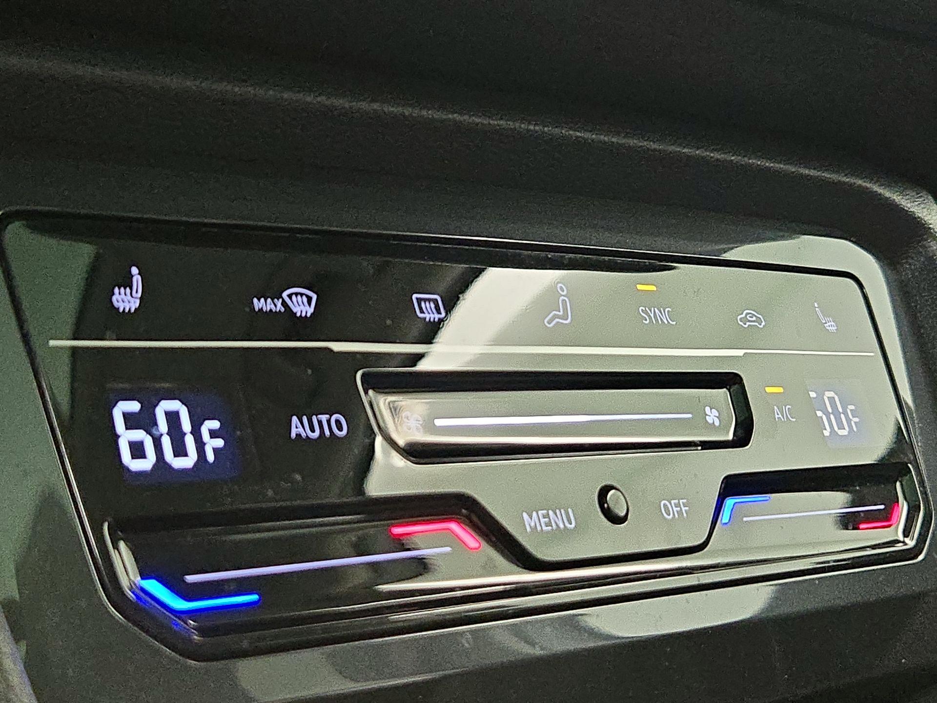 Thumbnail: 2022 Volkswagen Tiguan - 16