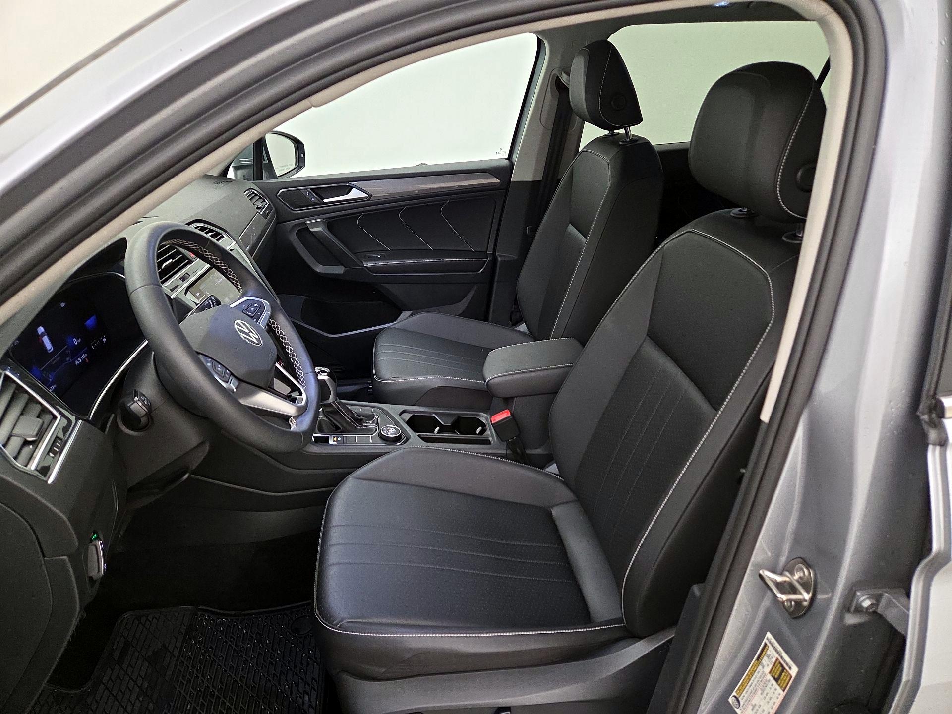 Thumbnail: 2023 Volkswagen Tiguan - 11