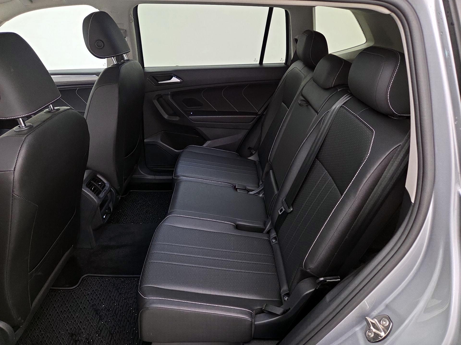 Thumbnail: 2023 Volkswagen Tiguan - 18