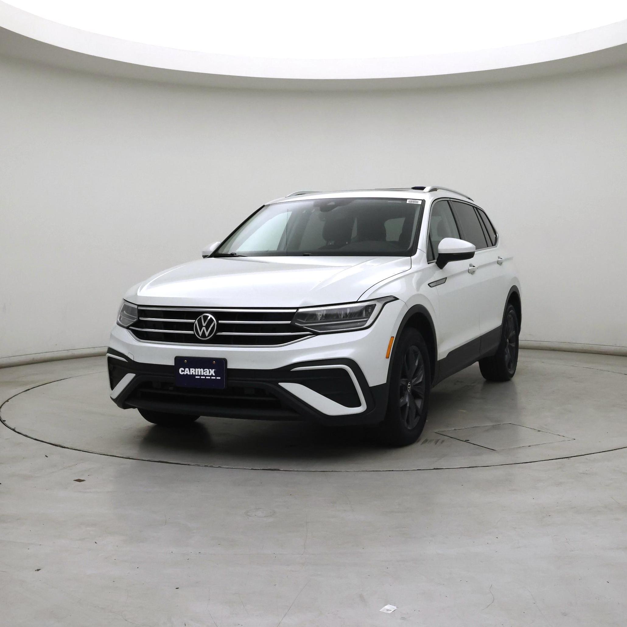 Thumbnail: 2023 Volkswagen Tiguan - 4