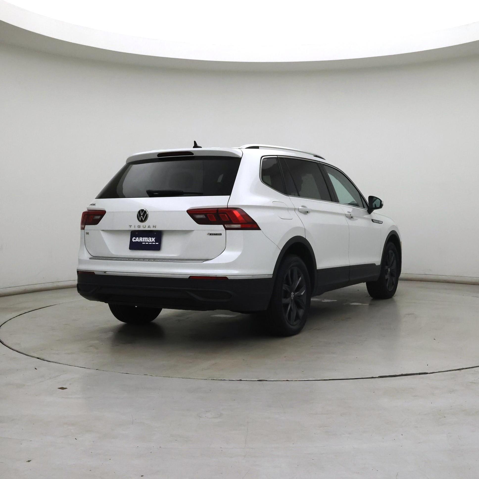 Thumbnail: 2023 Volkswagen Tiguan - 8