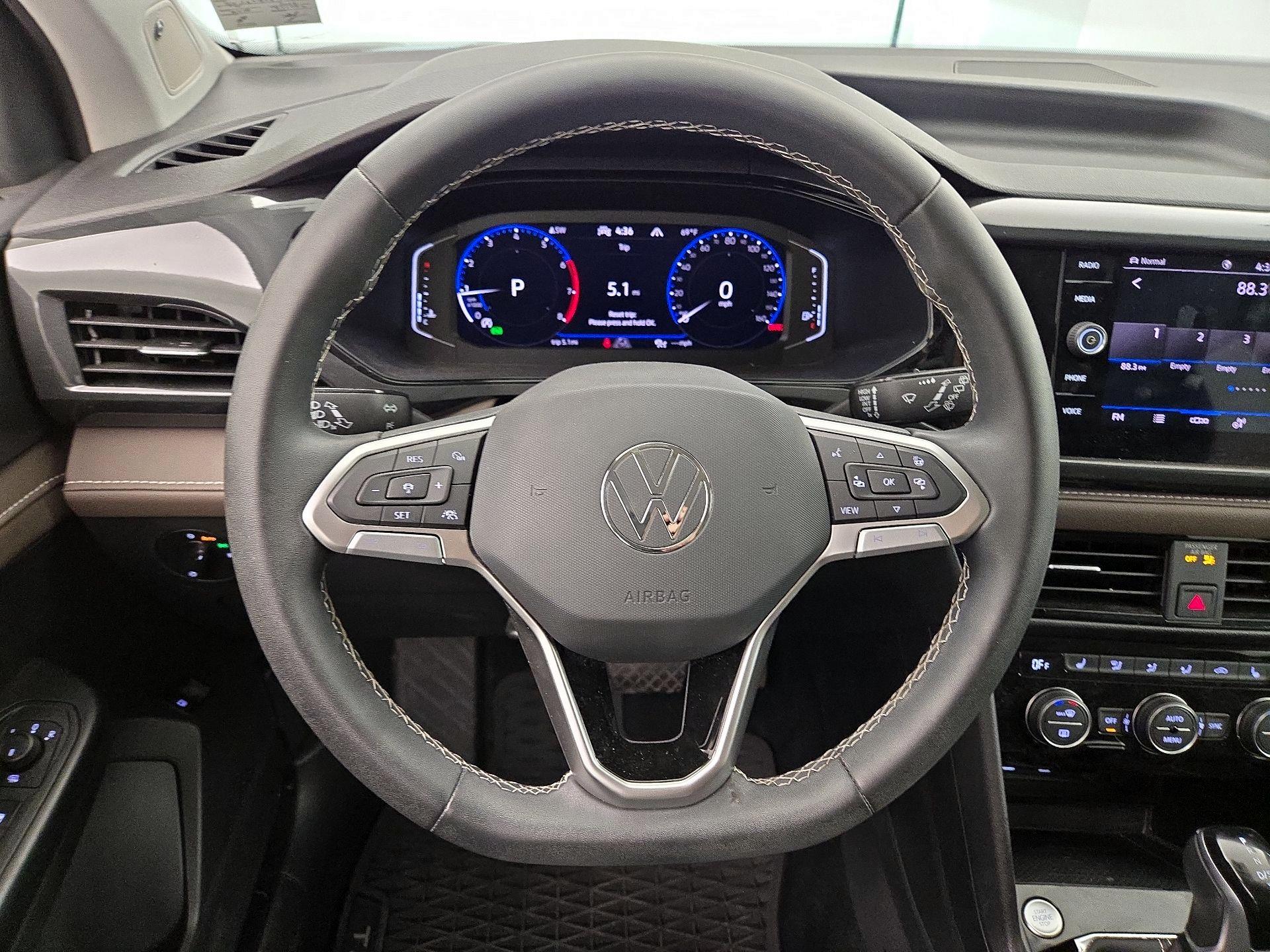 Thumbnail: 2022 Volkswagen Taos - 10