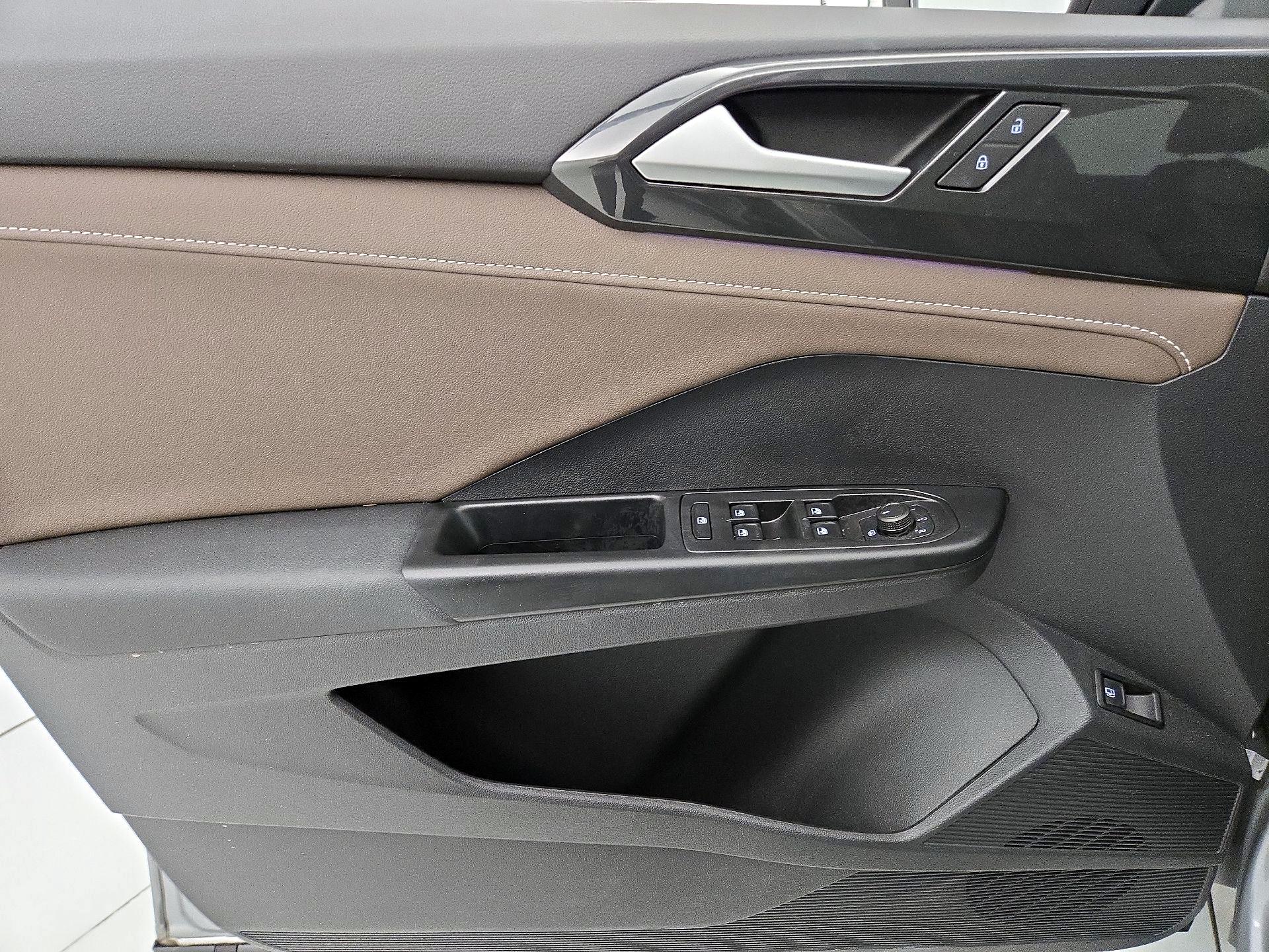 Thumbnail: 2022 Volkswagen Taos - 12