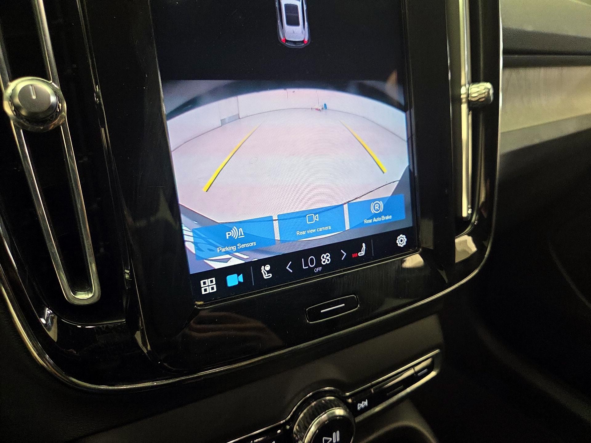 Thumbnail: 2023 Volvo XC40 - 14