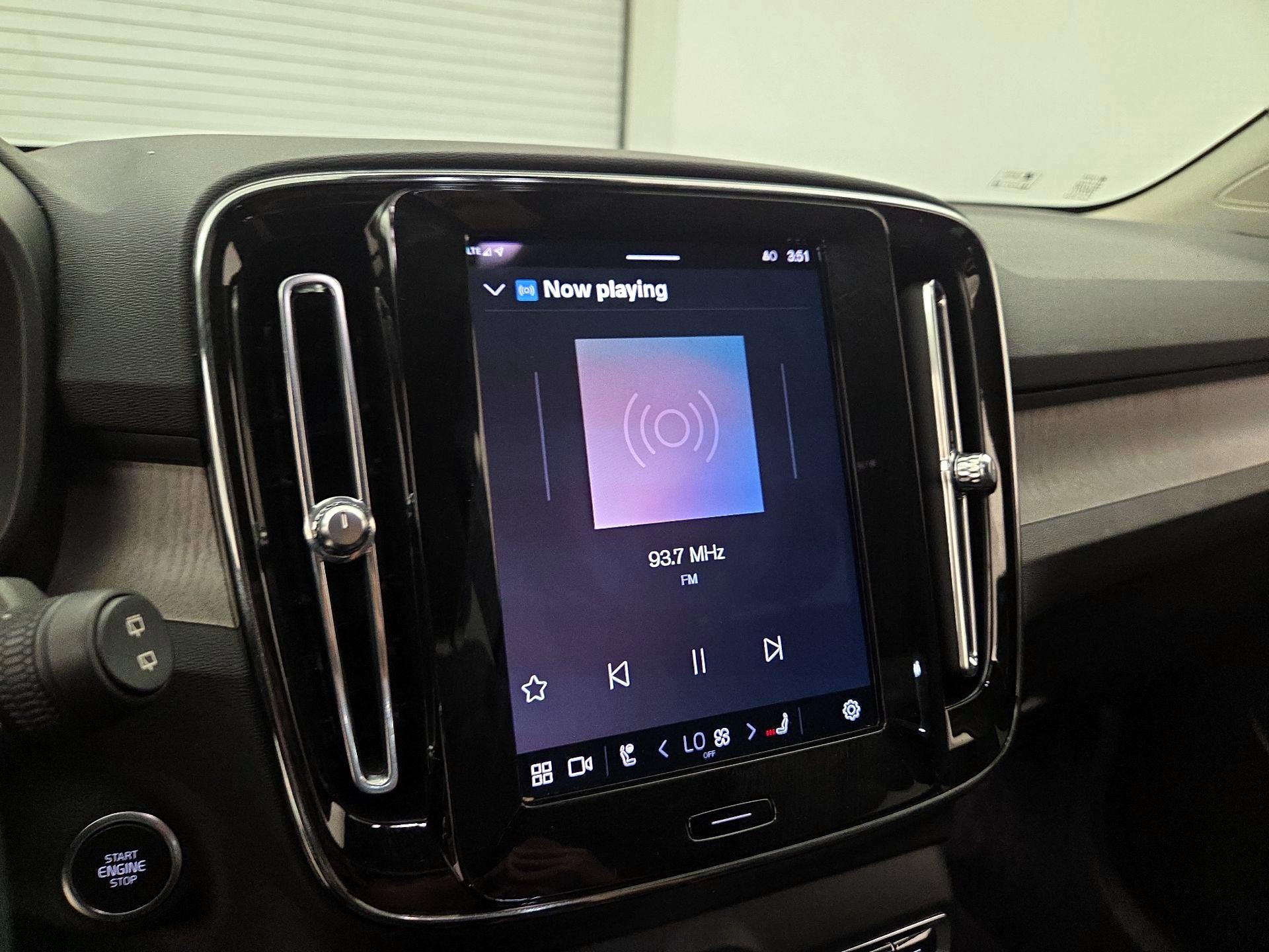 Thumbnail: 2023 Volvo XC40 - 15