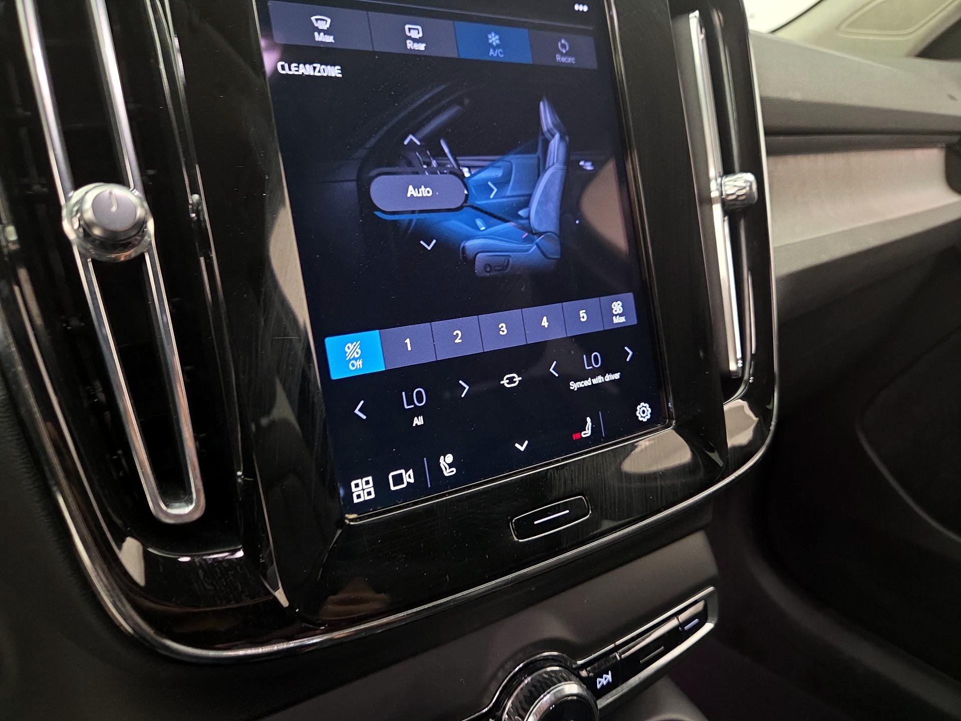 Thumbnail: 2023 Volvo XC40 - 16