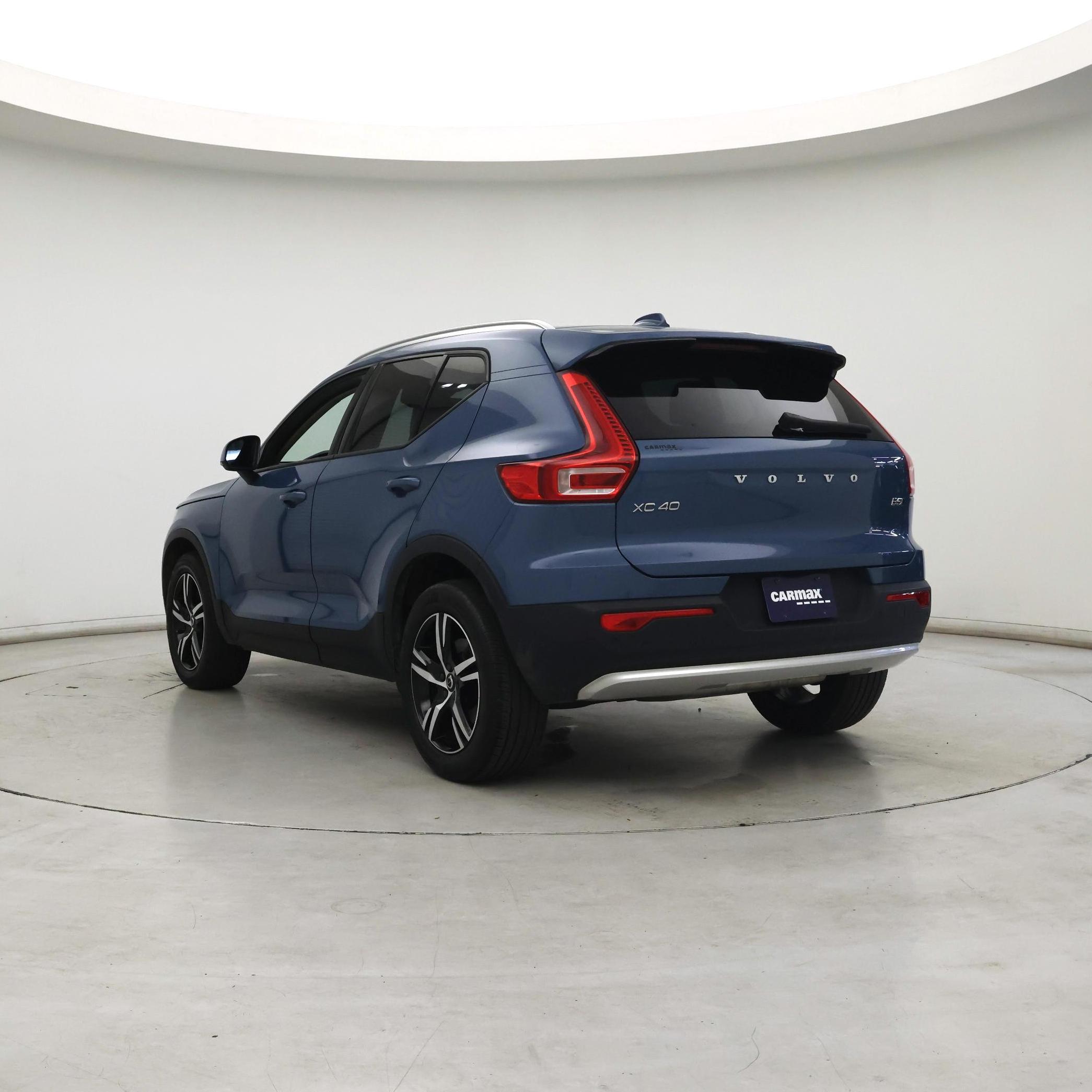 Thumbnail: 2023 Volvo XC40 - 2