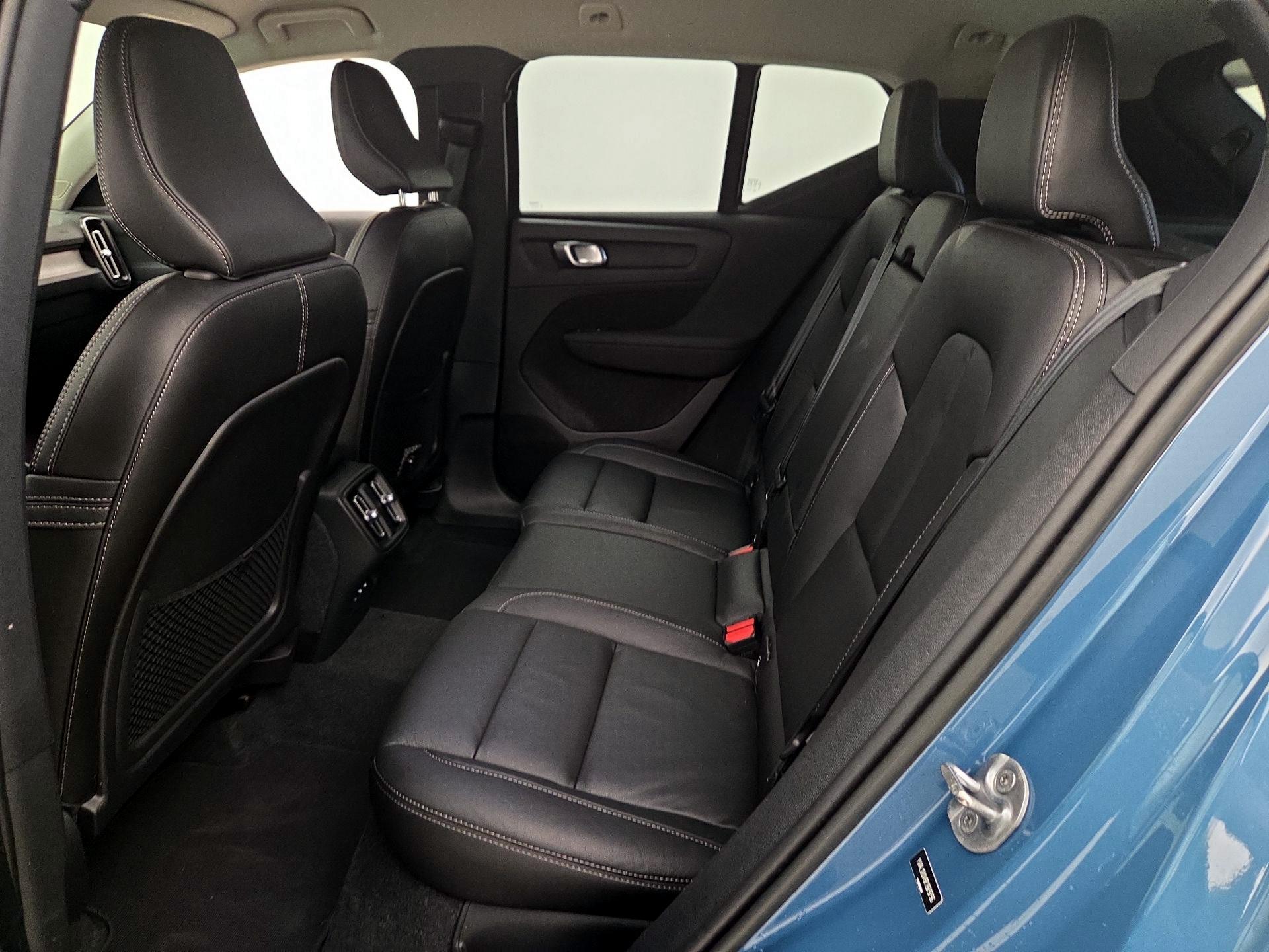 Thumbnail: 2023 Volvo XC40 - 19