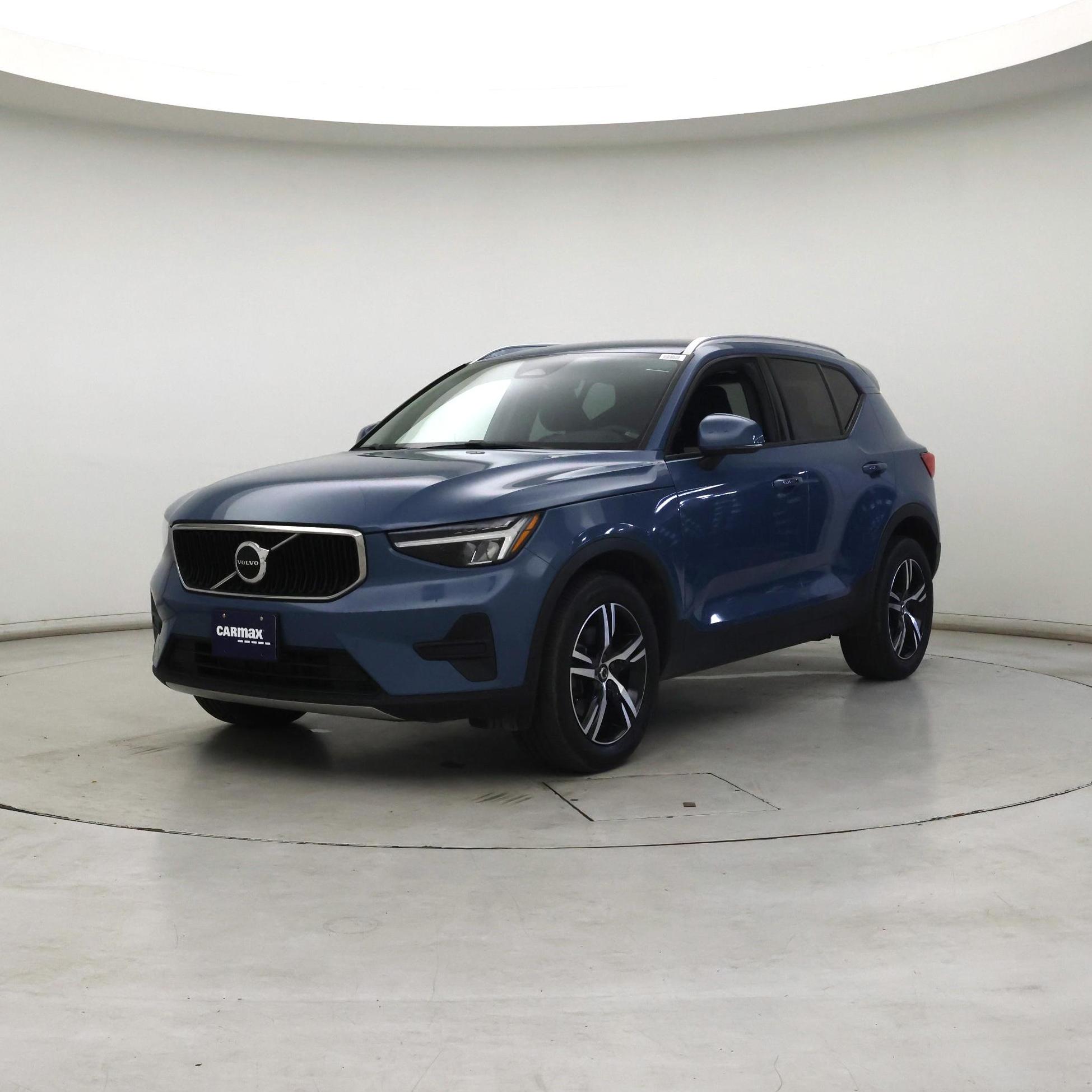 Thumbnail: 2023 Volvo XC40 - 4