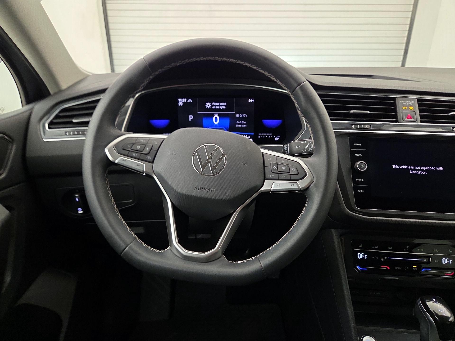 Thumbnail: 2023 Volkswagen Tiguan - 10