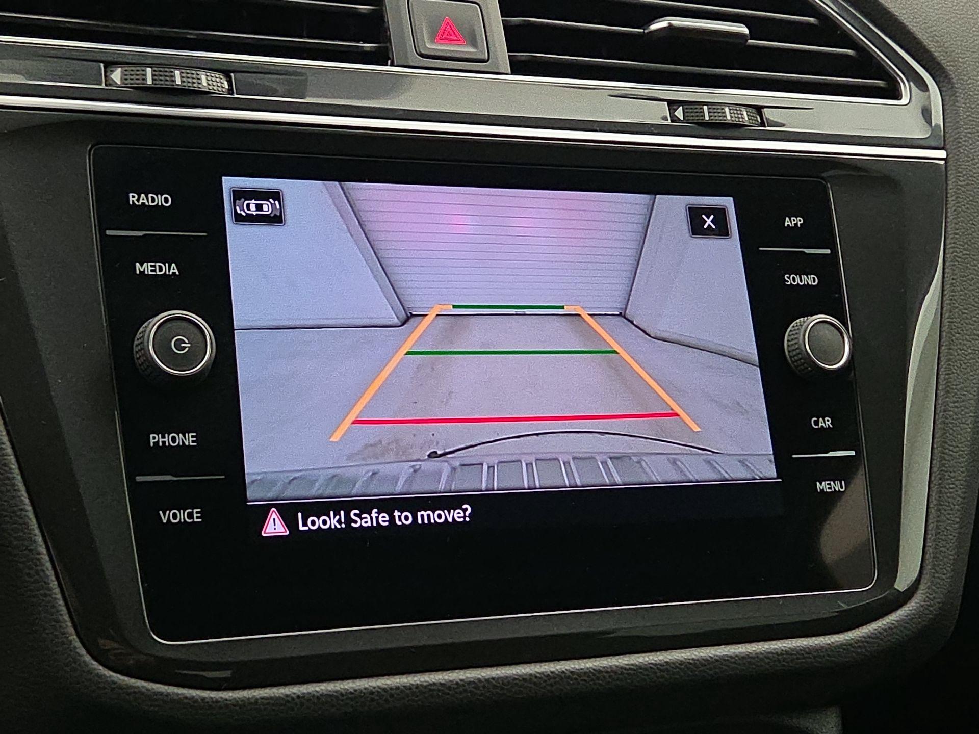 Thumbnail: 2023 Volkswagen Tiguan - 14