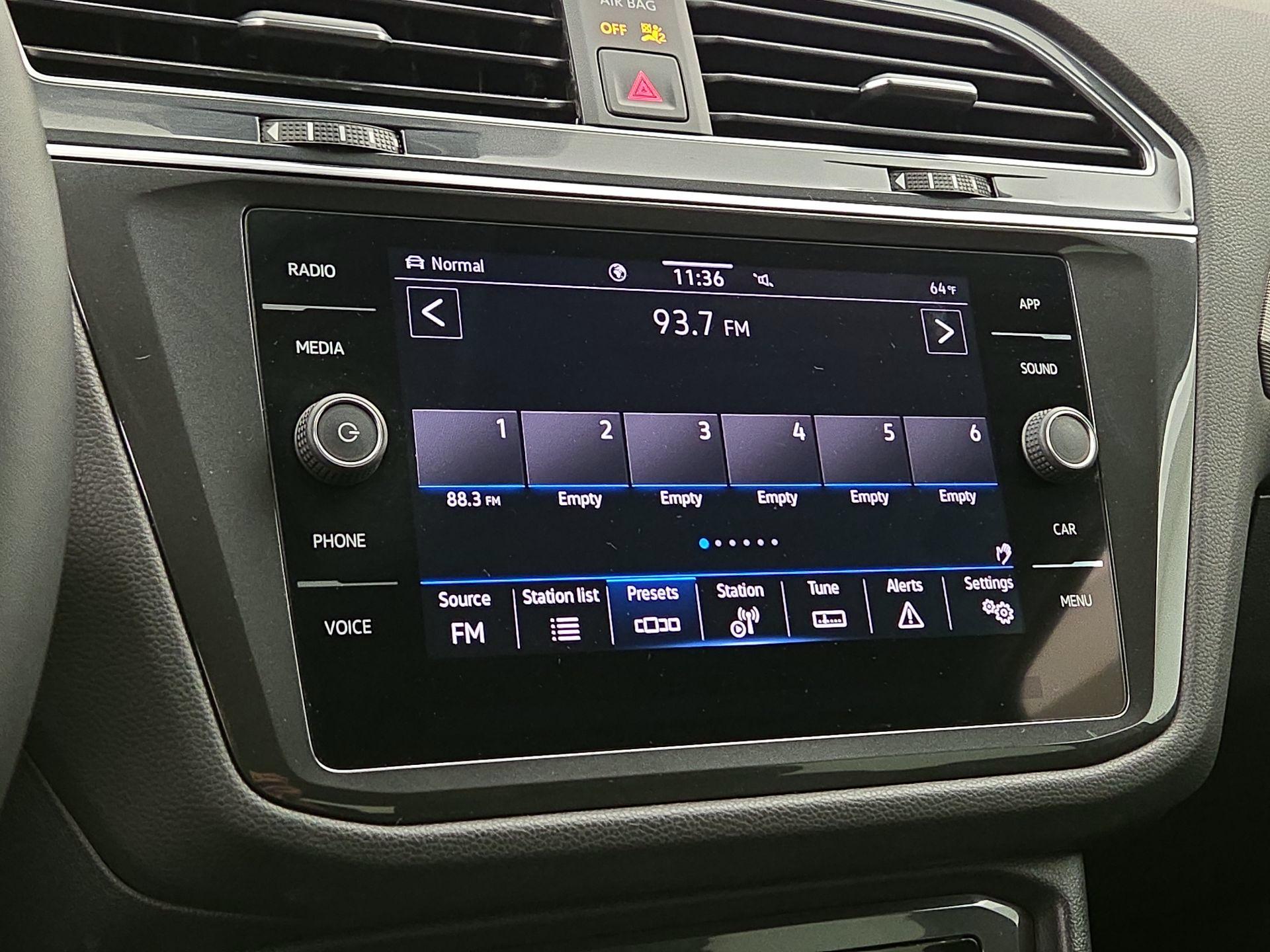 Thumbnail: 2023 Volkswagen Tiguan - 15