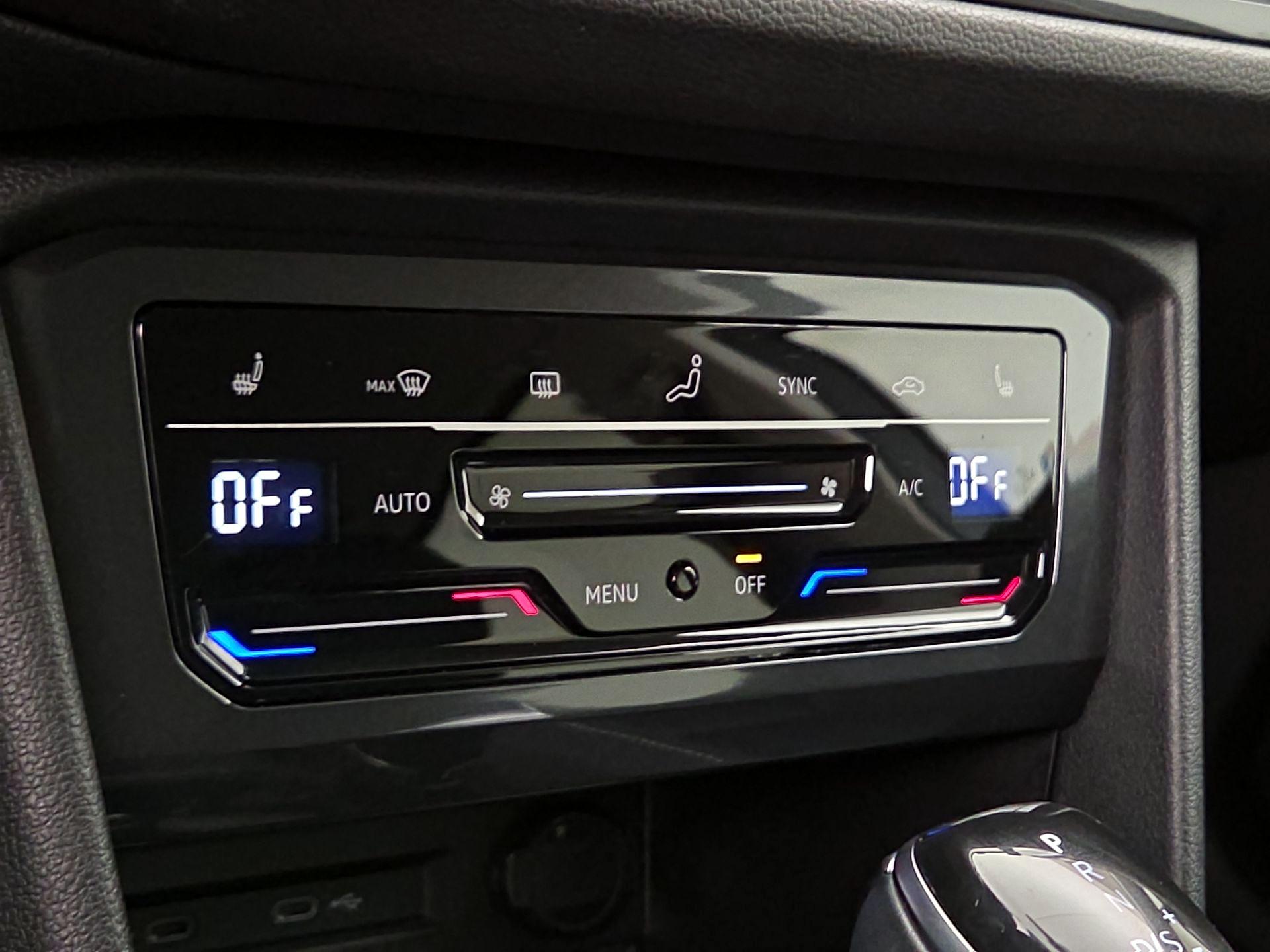 Thumbnail: 2023 Volkswagen Tiguan - 16