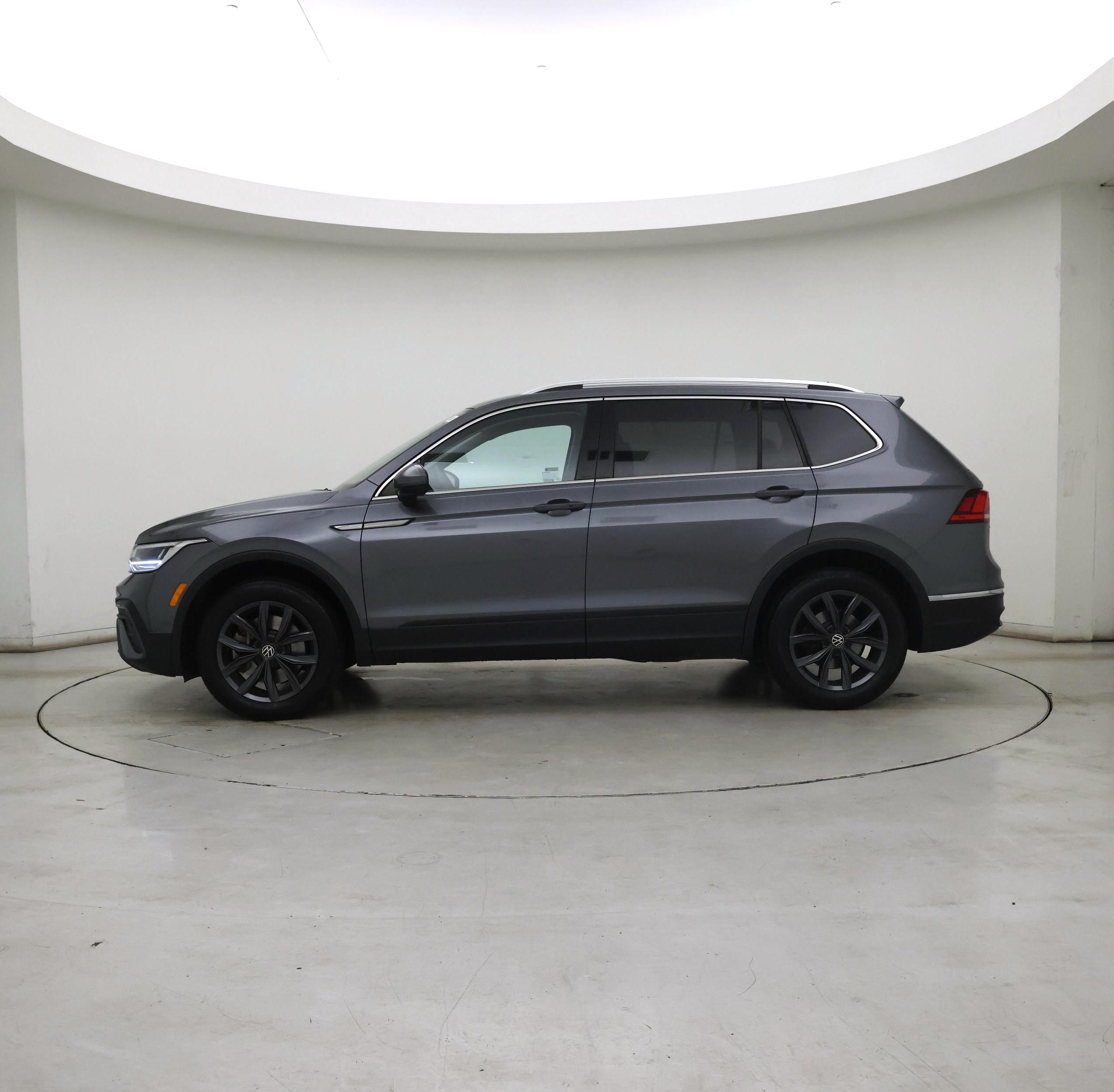 Thumbnail: 2023 Volkswagen Tiguan - 3