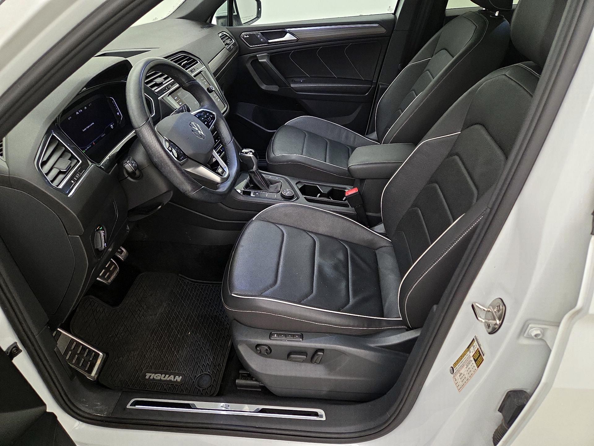 Thumbnail: 2023 Volkswagen Tiguan - 11