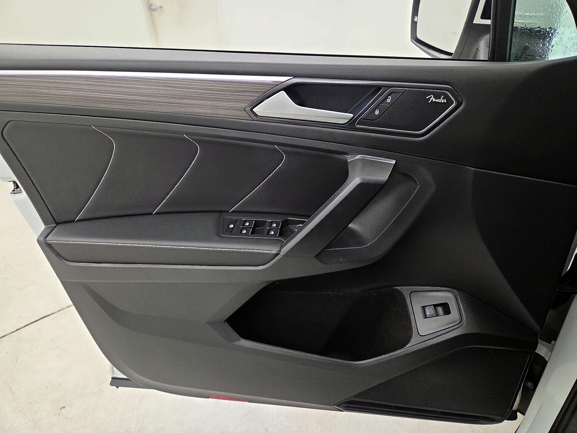 Thumbnail: 2023 Volkswagen Tiguan - 12